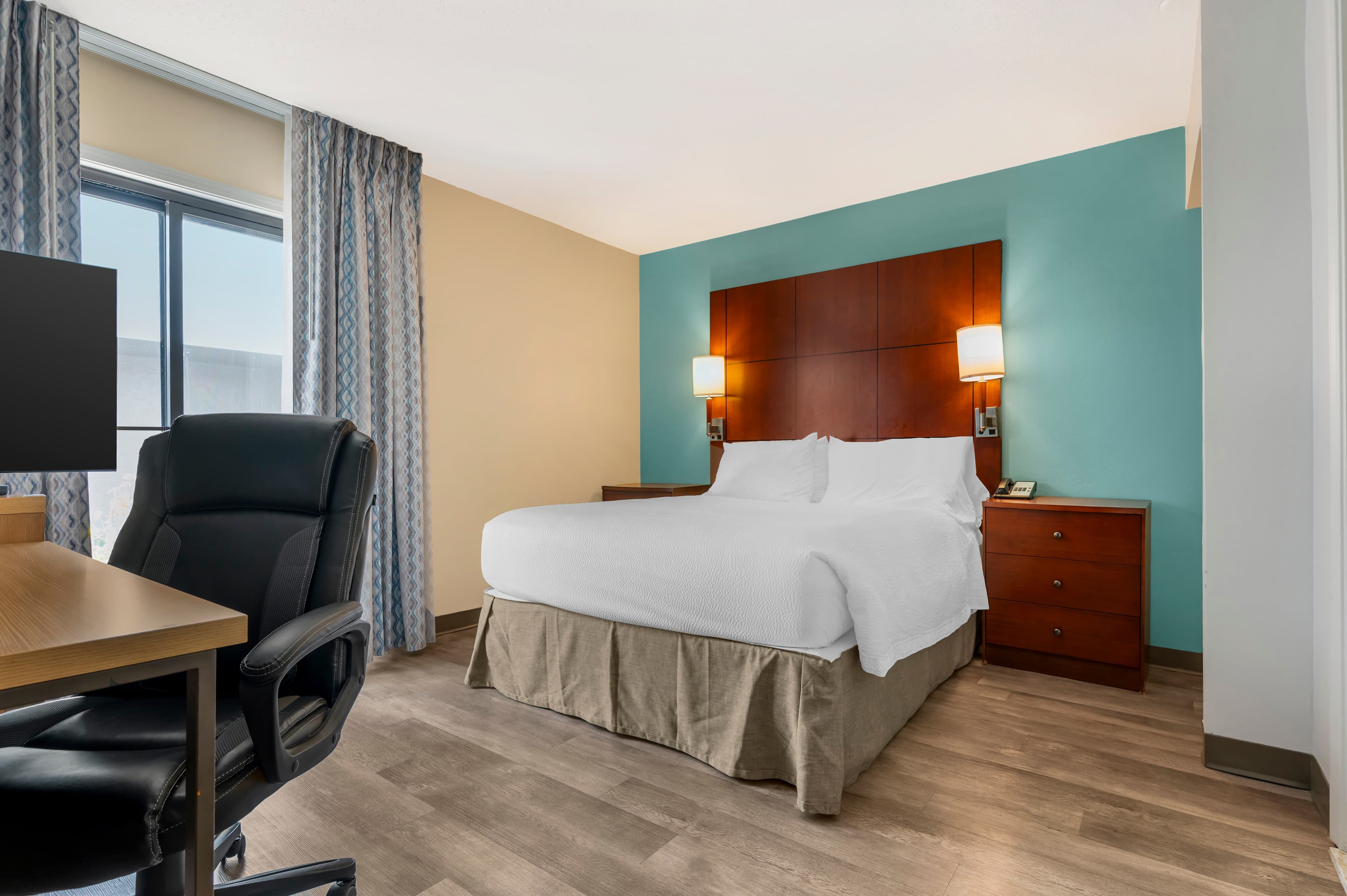 MainStay Suites St. Louis - Galleria - Image 3