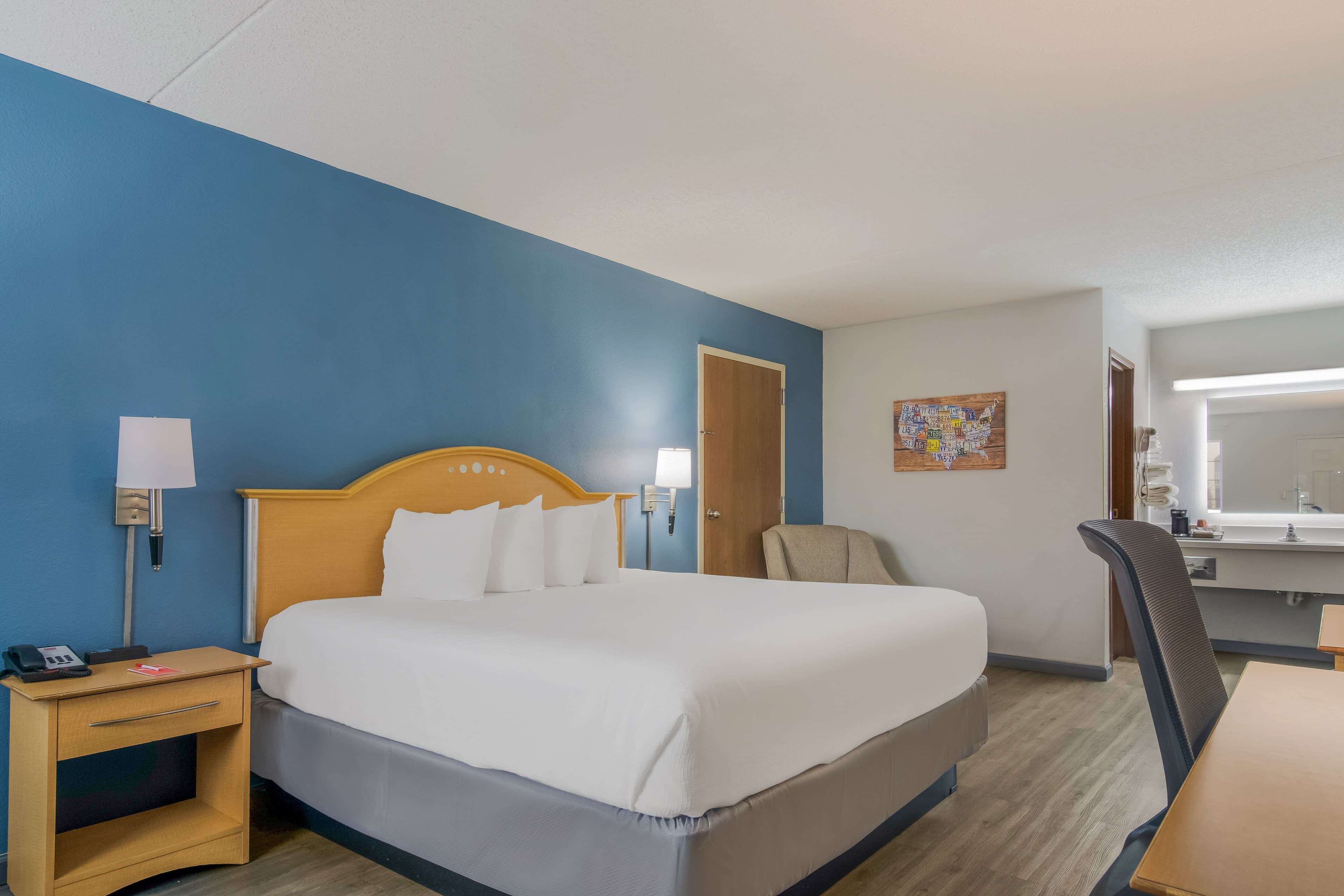 Econo Lodge Branson Theater District - Image 2