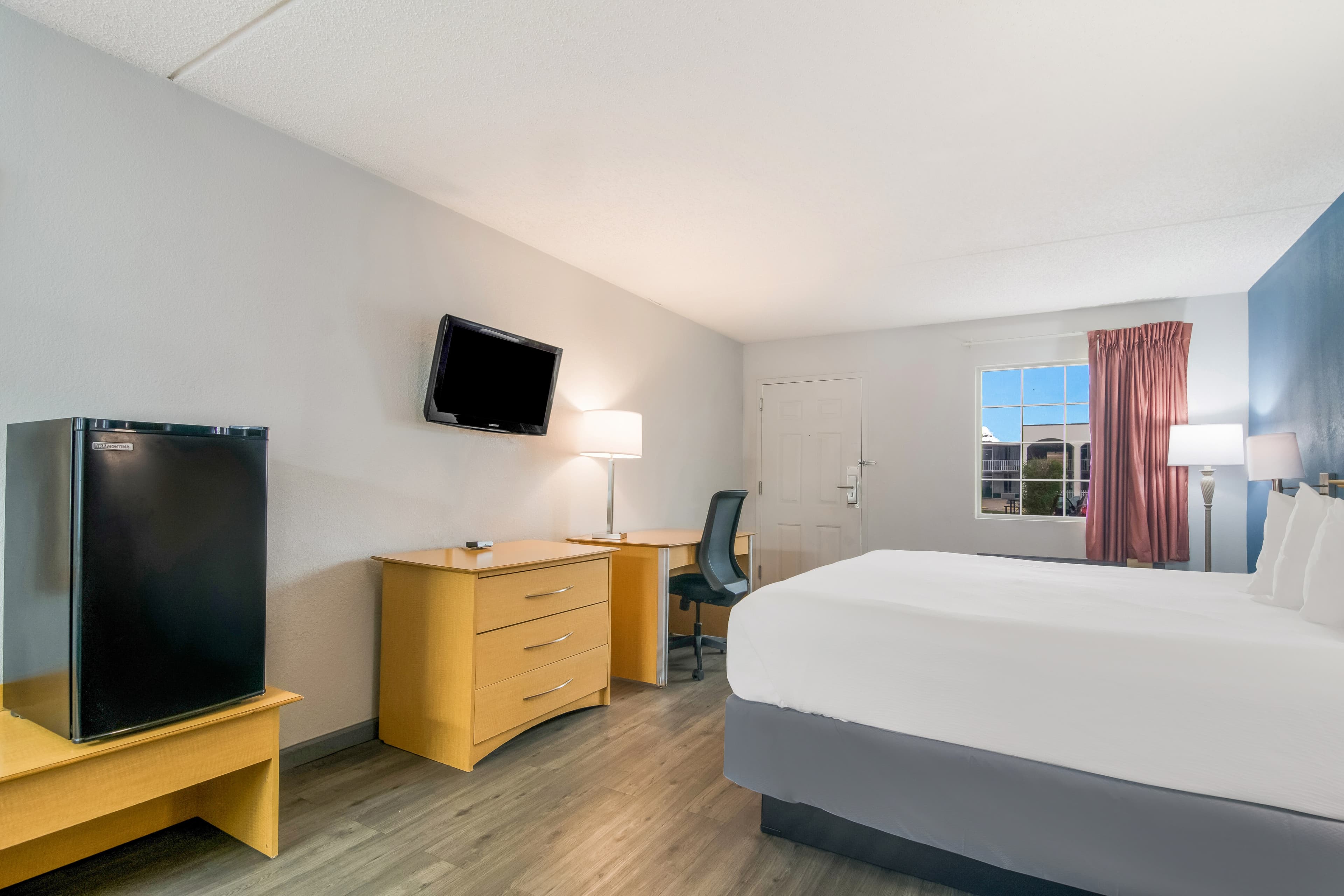 Econo Lodge Branson Theater District - Image 5