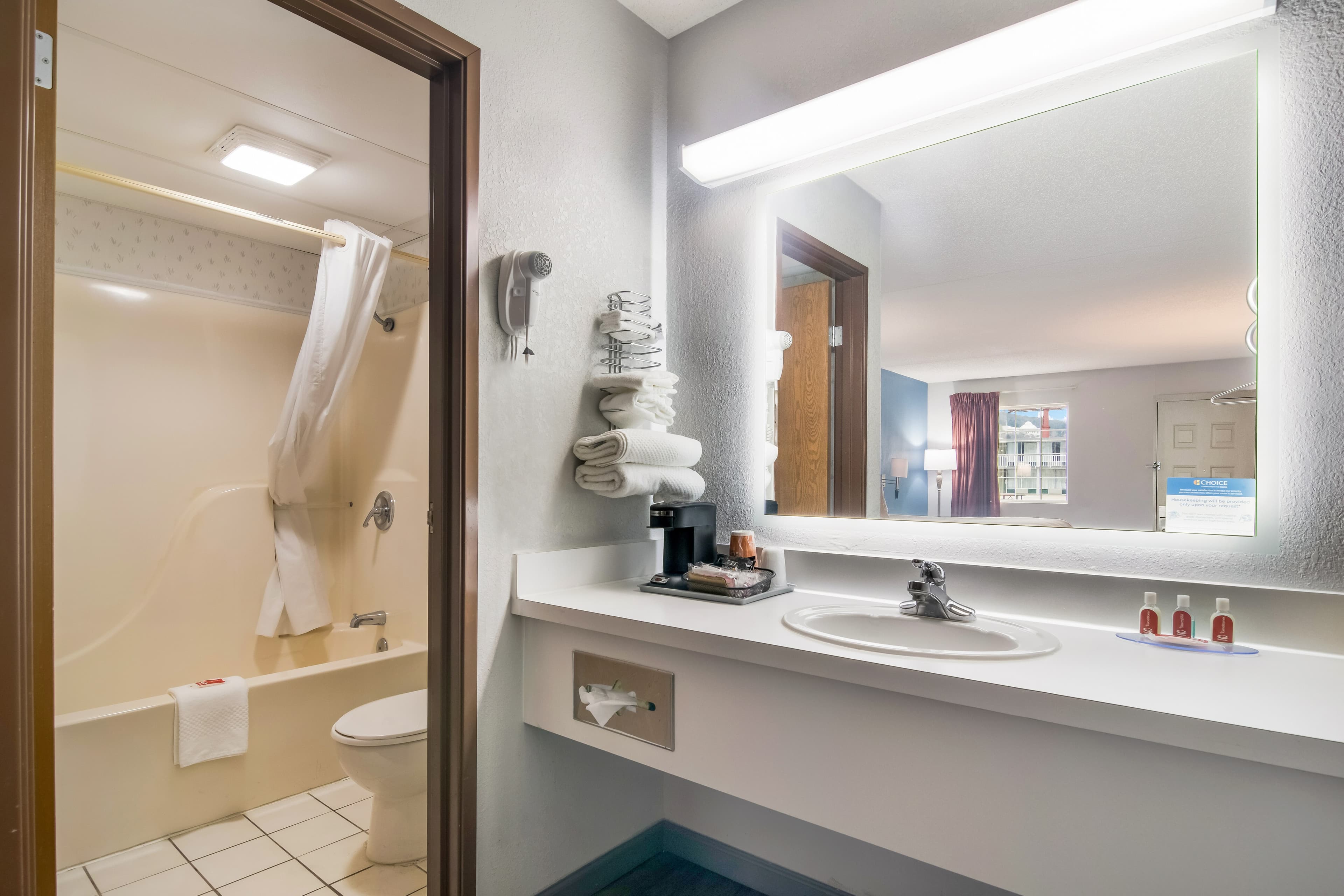 Econo Lodge Branson Theater District — 7