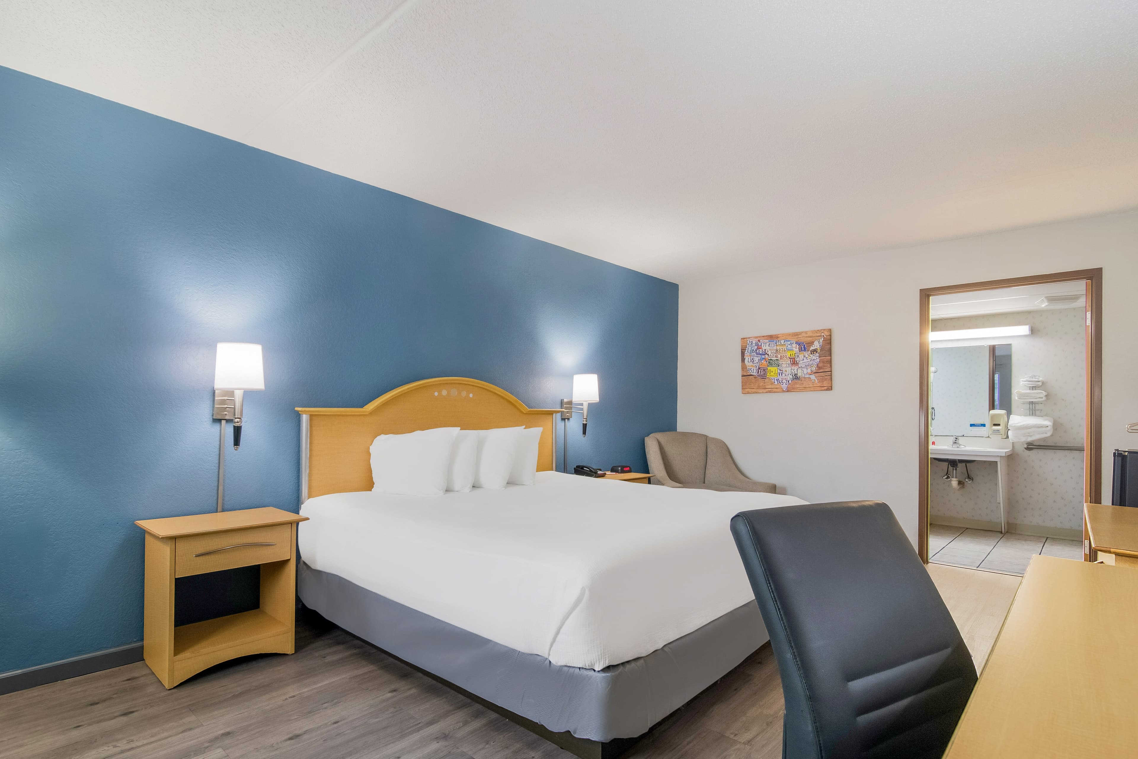 Econo Lodge Branson Theater District — 16