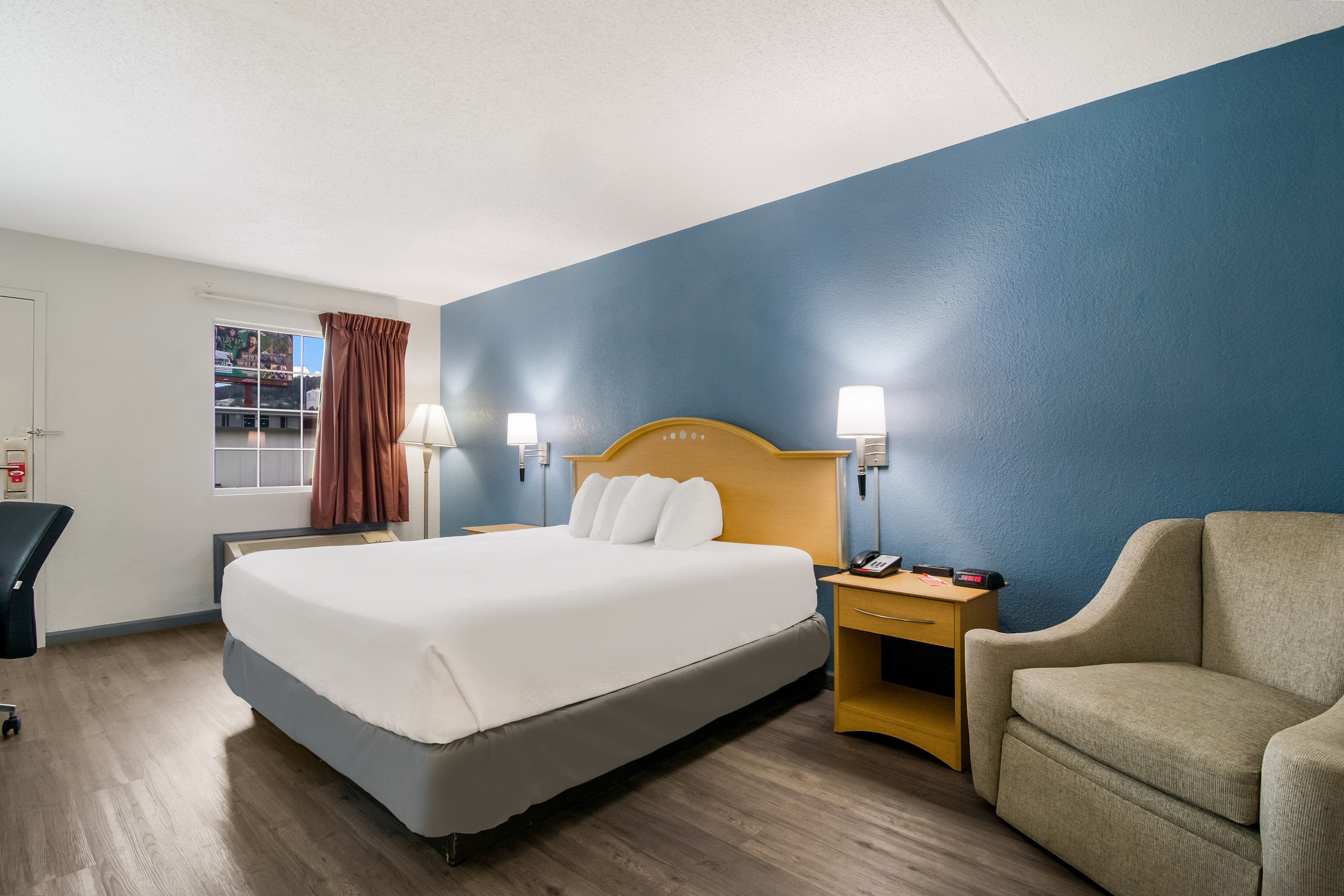 Econo Lodge Branson Theater District — 18