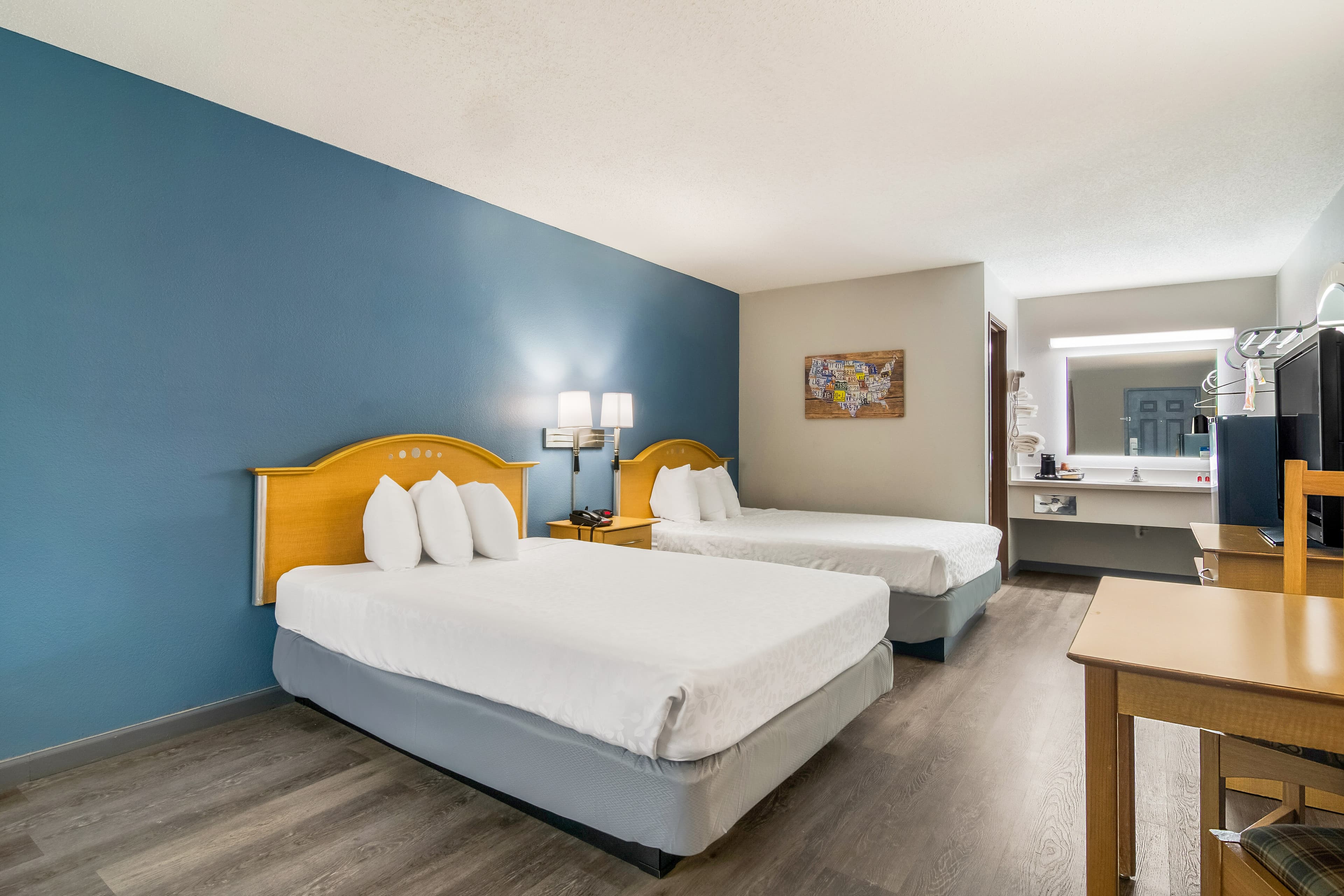 Econo Lodge Branson Theater District — 21