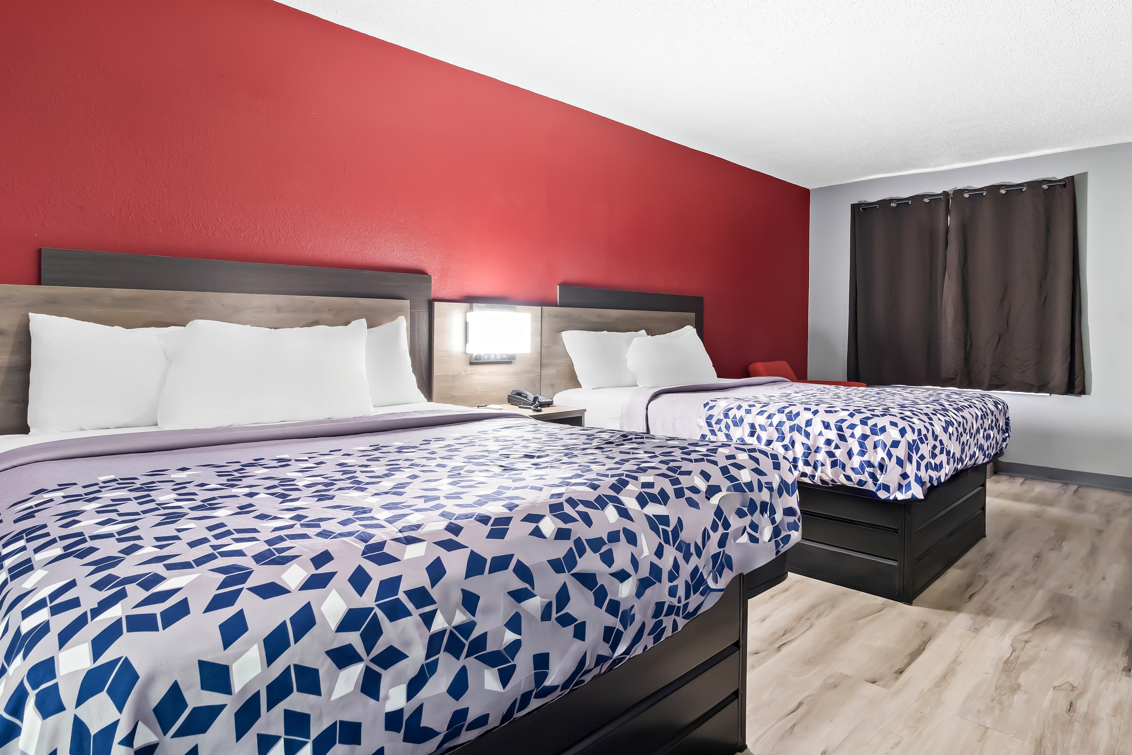 Econo Lodge Kennett — 8