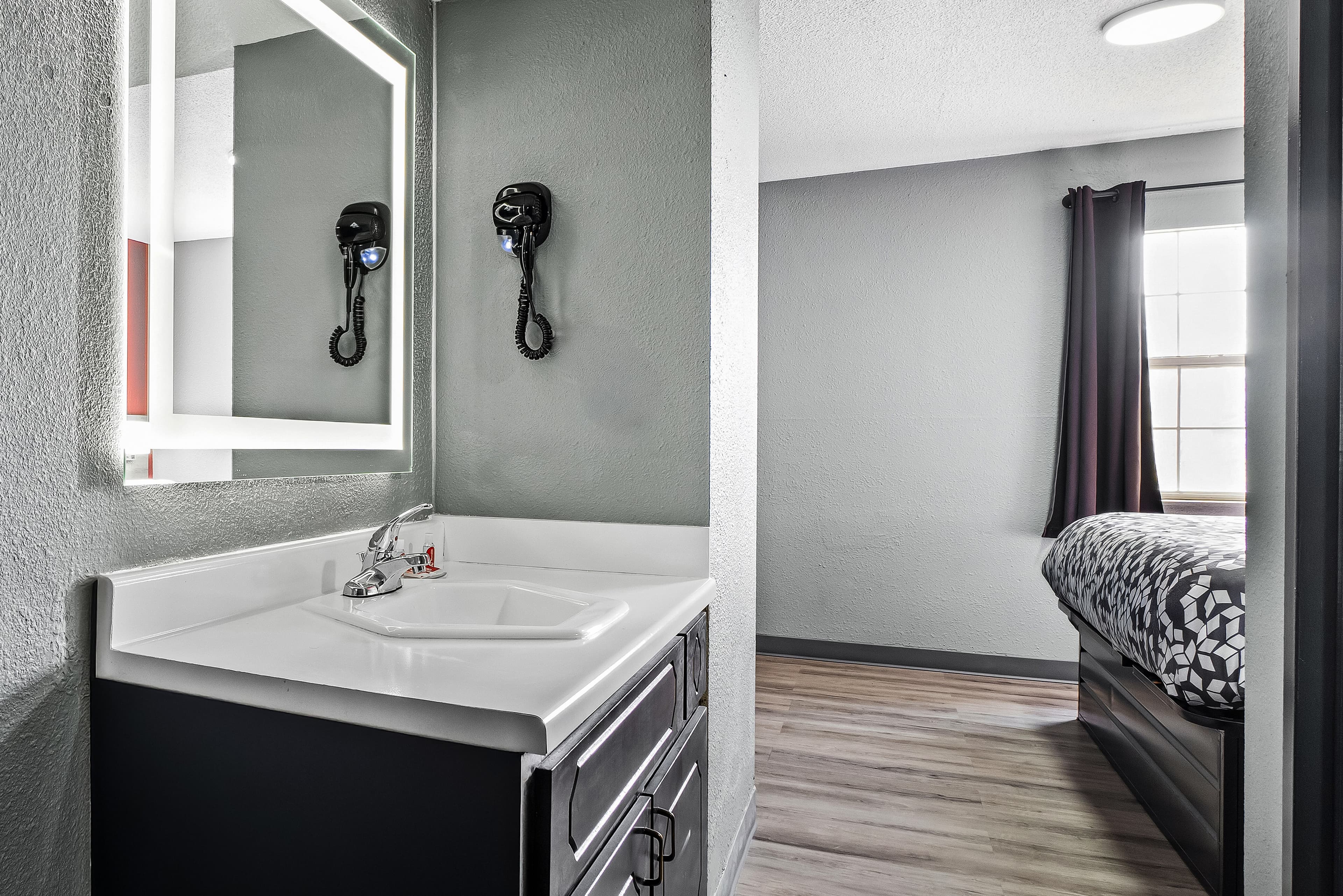 Econo Lodge Kennett — 37