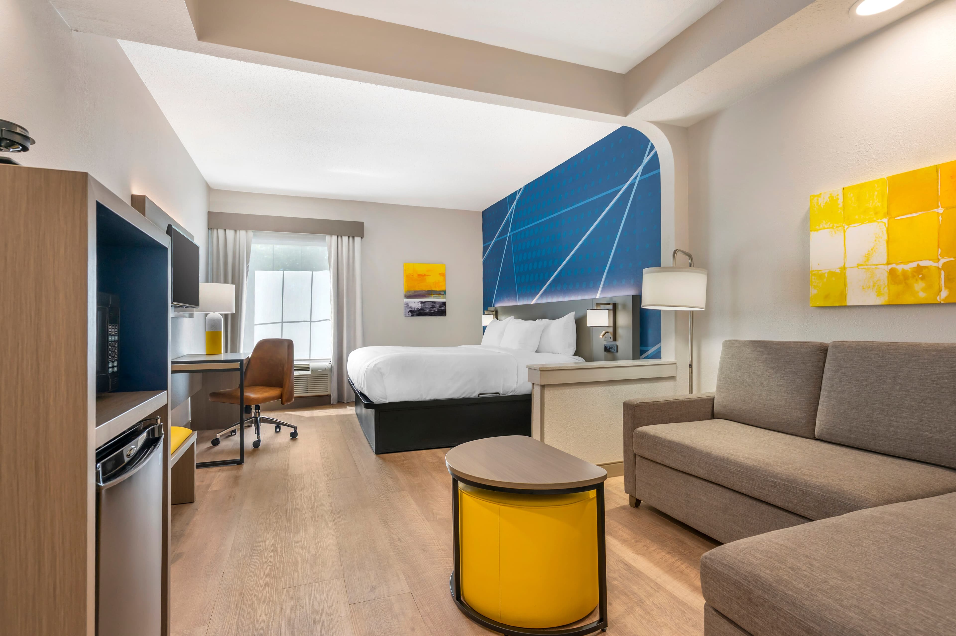 Comfort Inn & Suites Saint Louis Lafayette Square - Image 3
