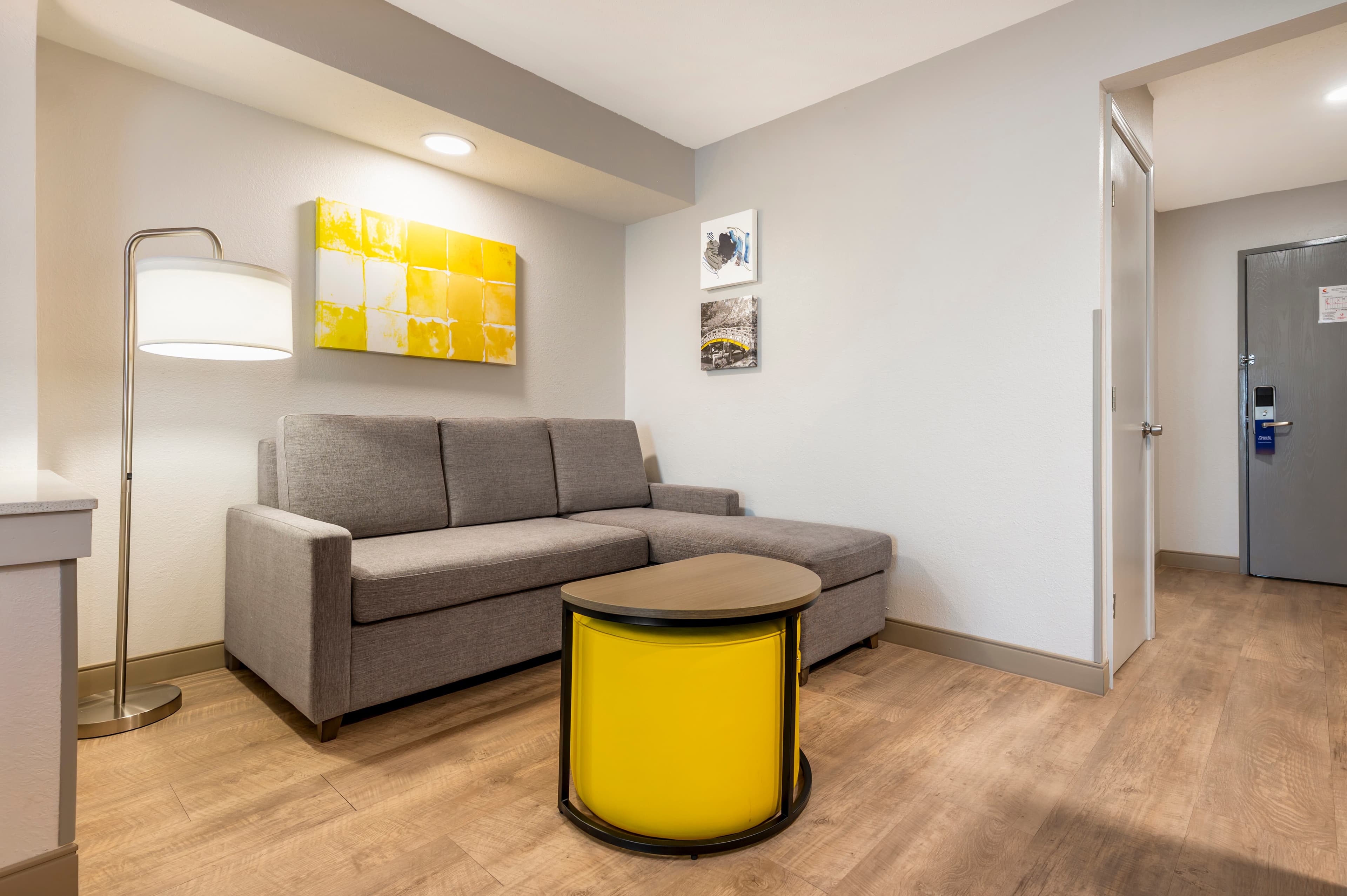 Comfort Inn & Suites Saint Louis Lafayette Square — 6