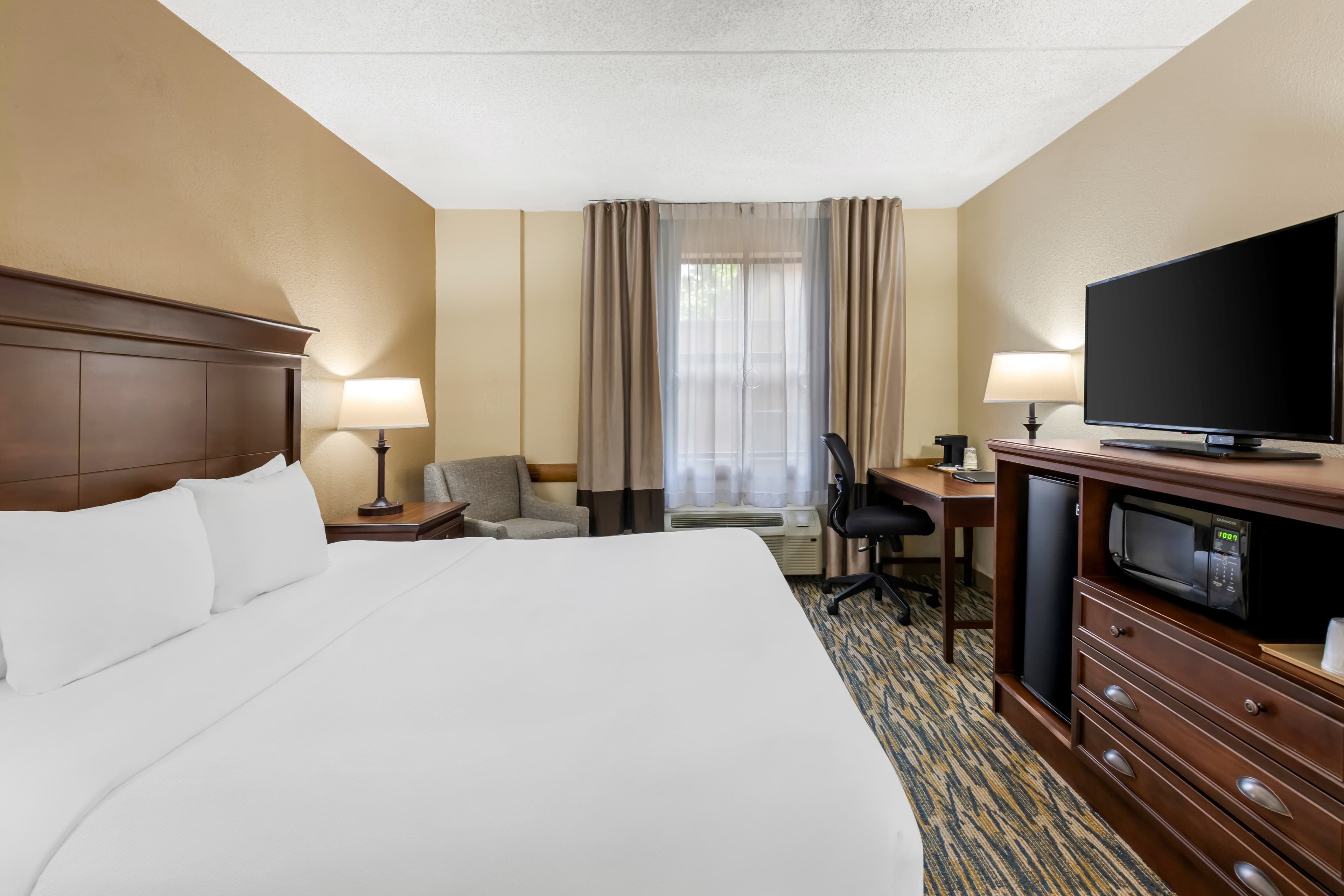 Comfort Inn & Suites Branson Meadows — 4