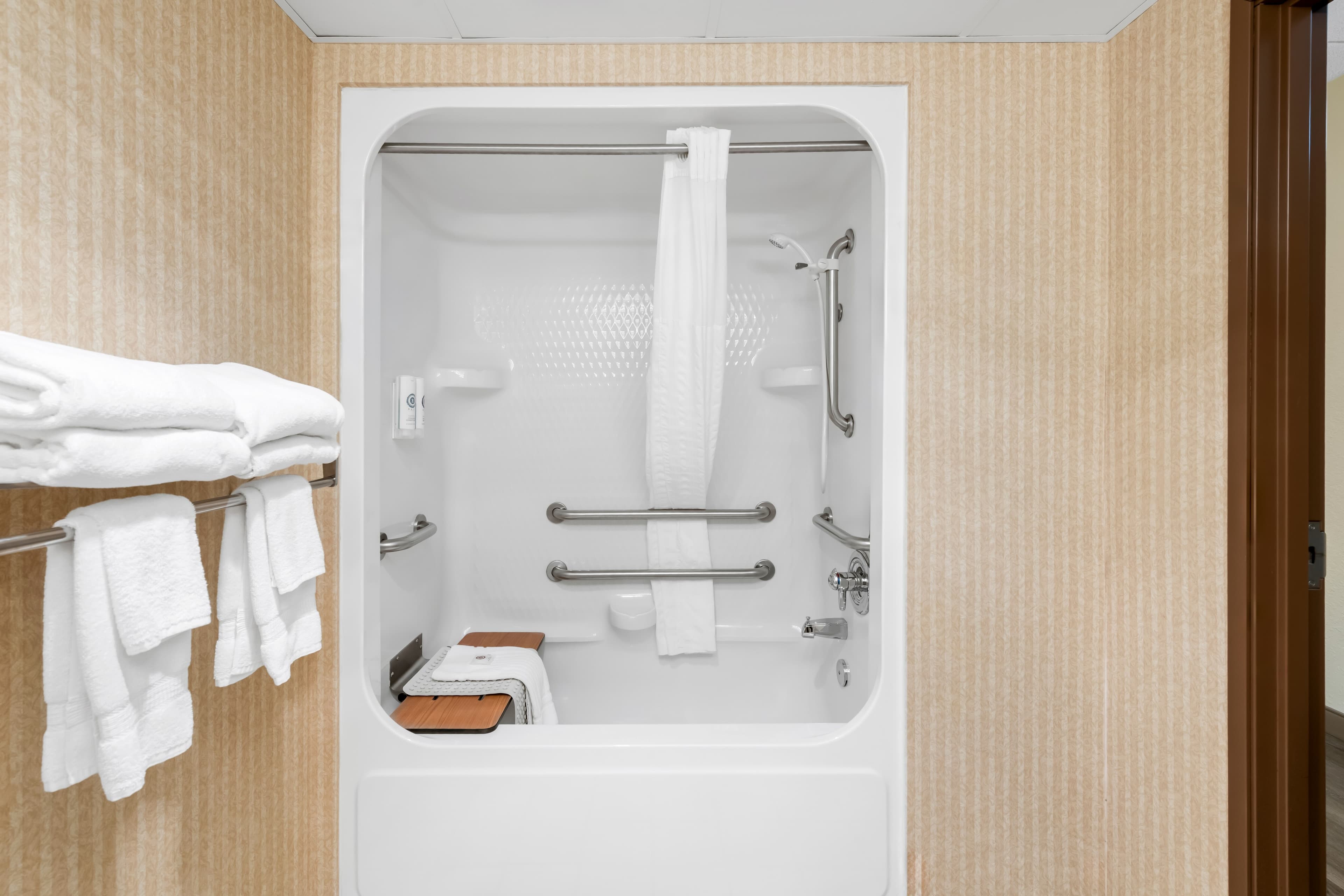 Comfort Inn & Suites Branson Meadows — 5