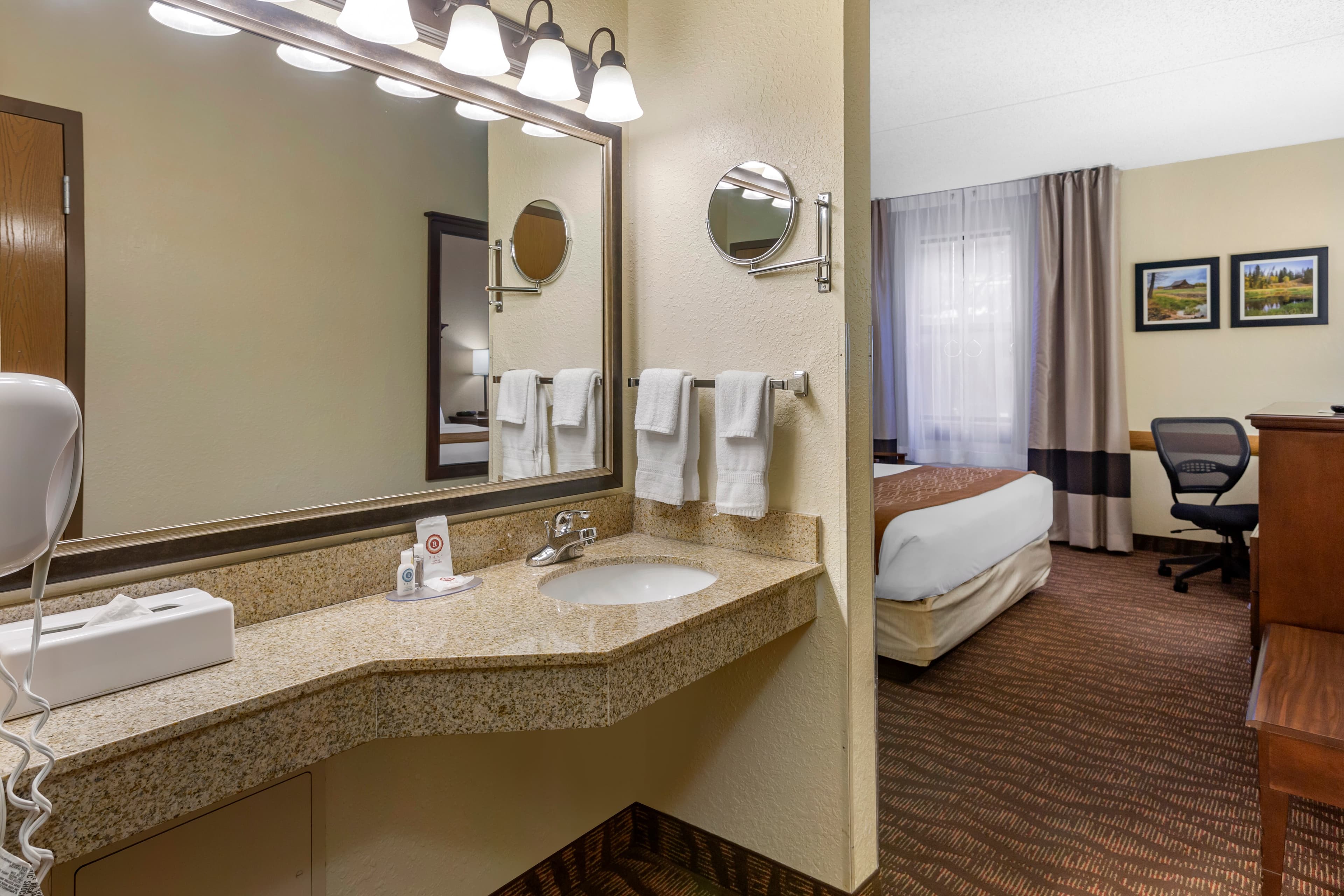 Comfort Inn & Suites Branson Meadows — 8