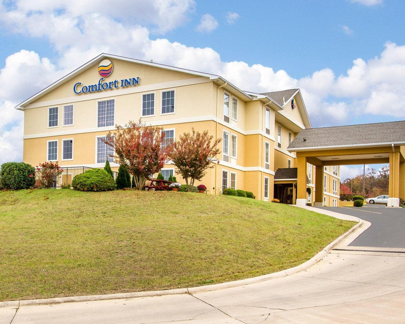 Comfort Inn Poplar Bluff North - Image 1