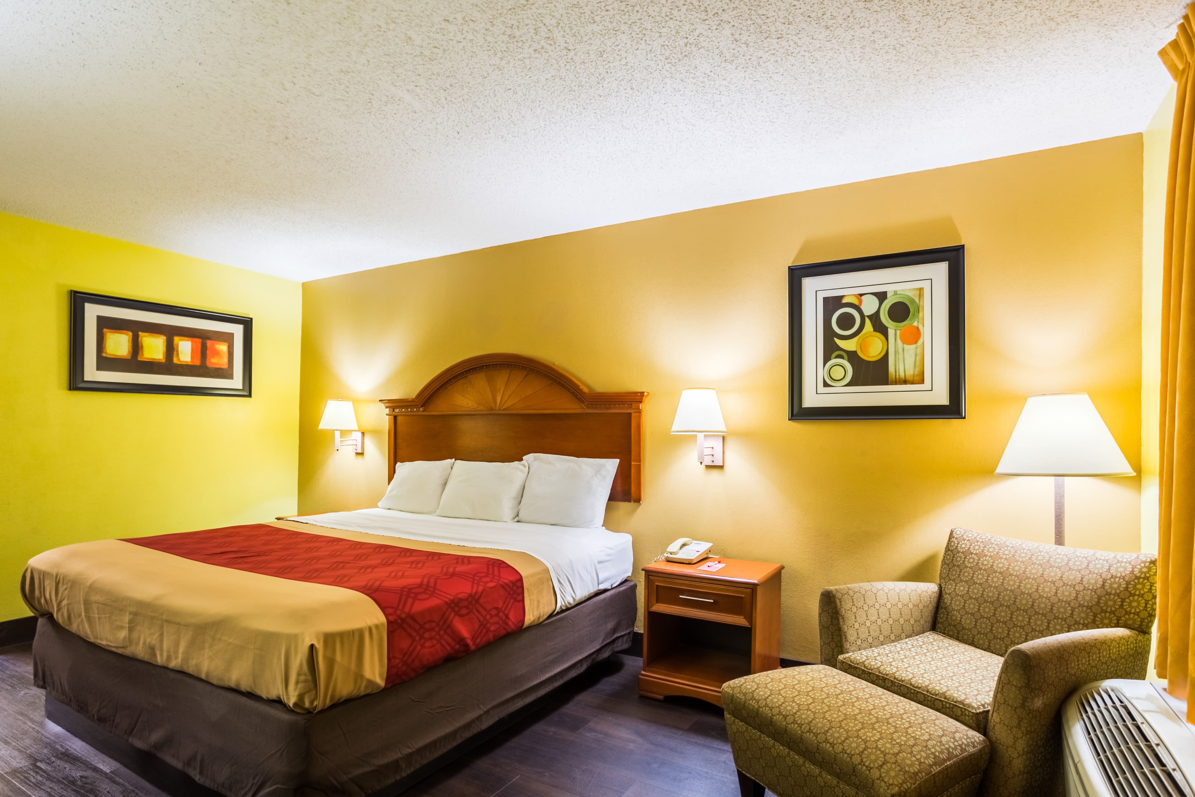 Econo Lodge Picayune - Image 1