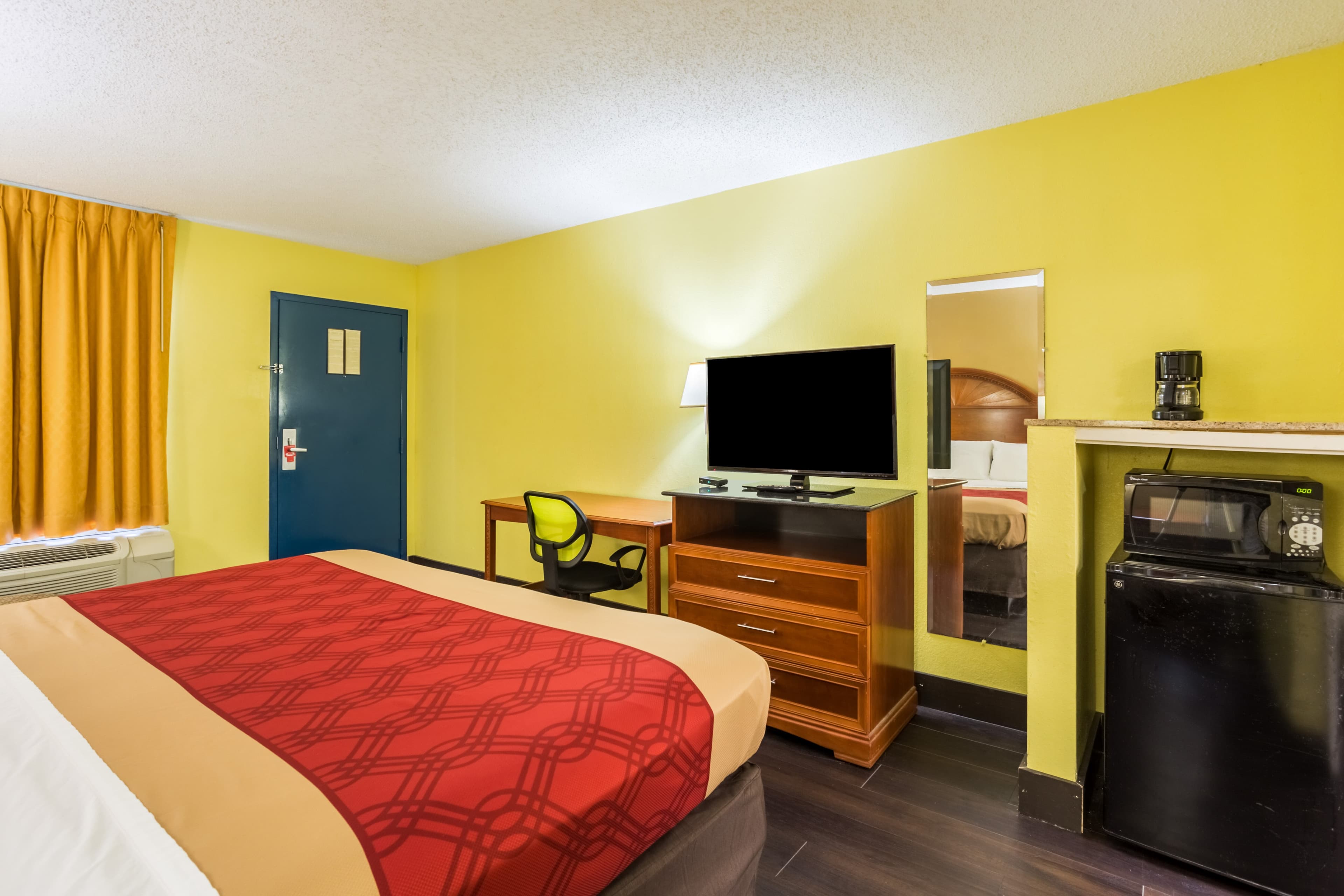Econo Lodge Picayune — 8