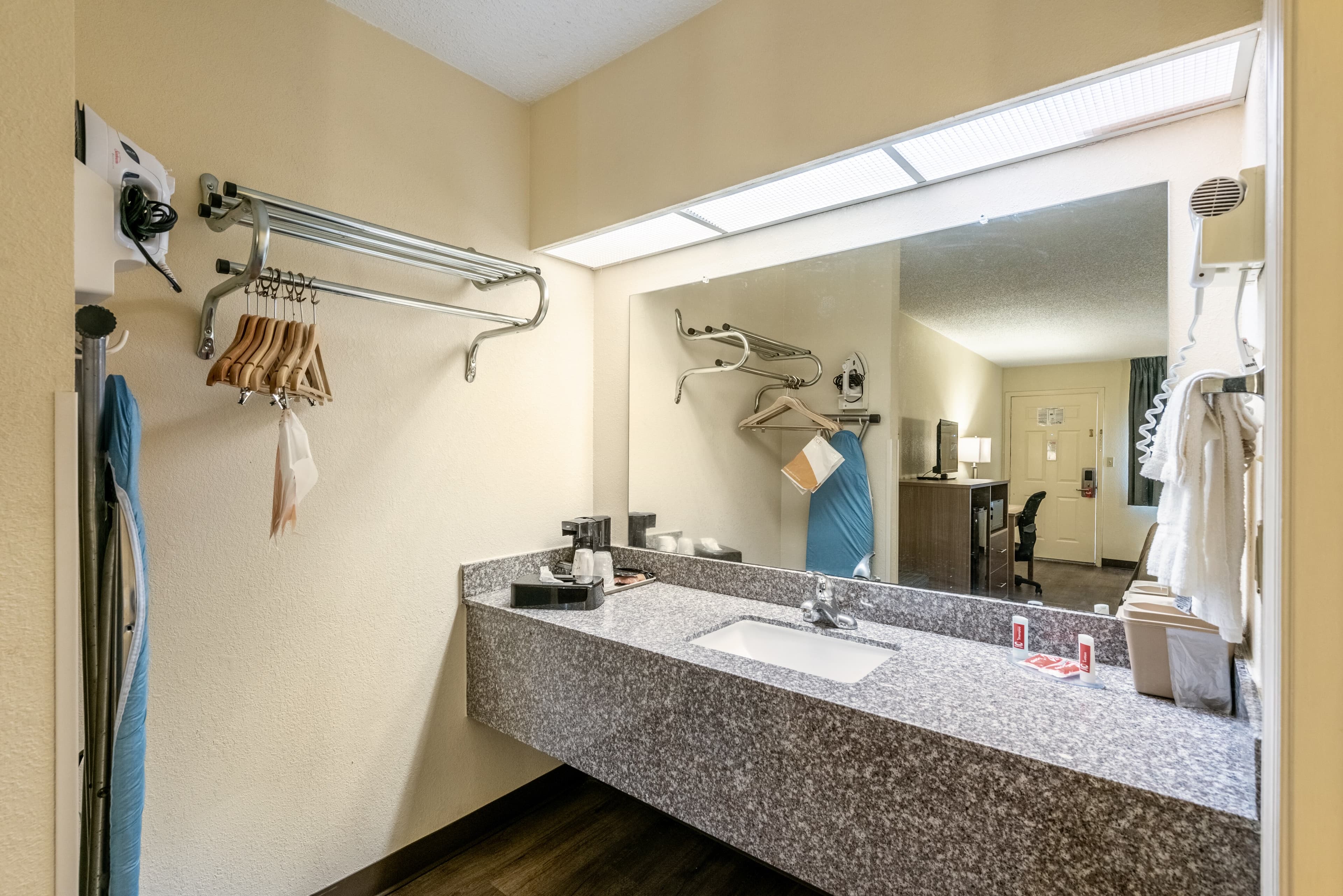 Econo Lodge Vicksburg - Image 5