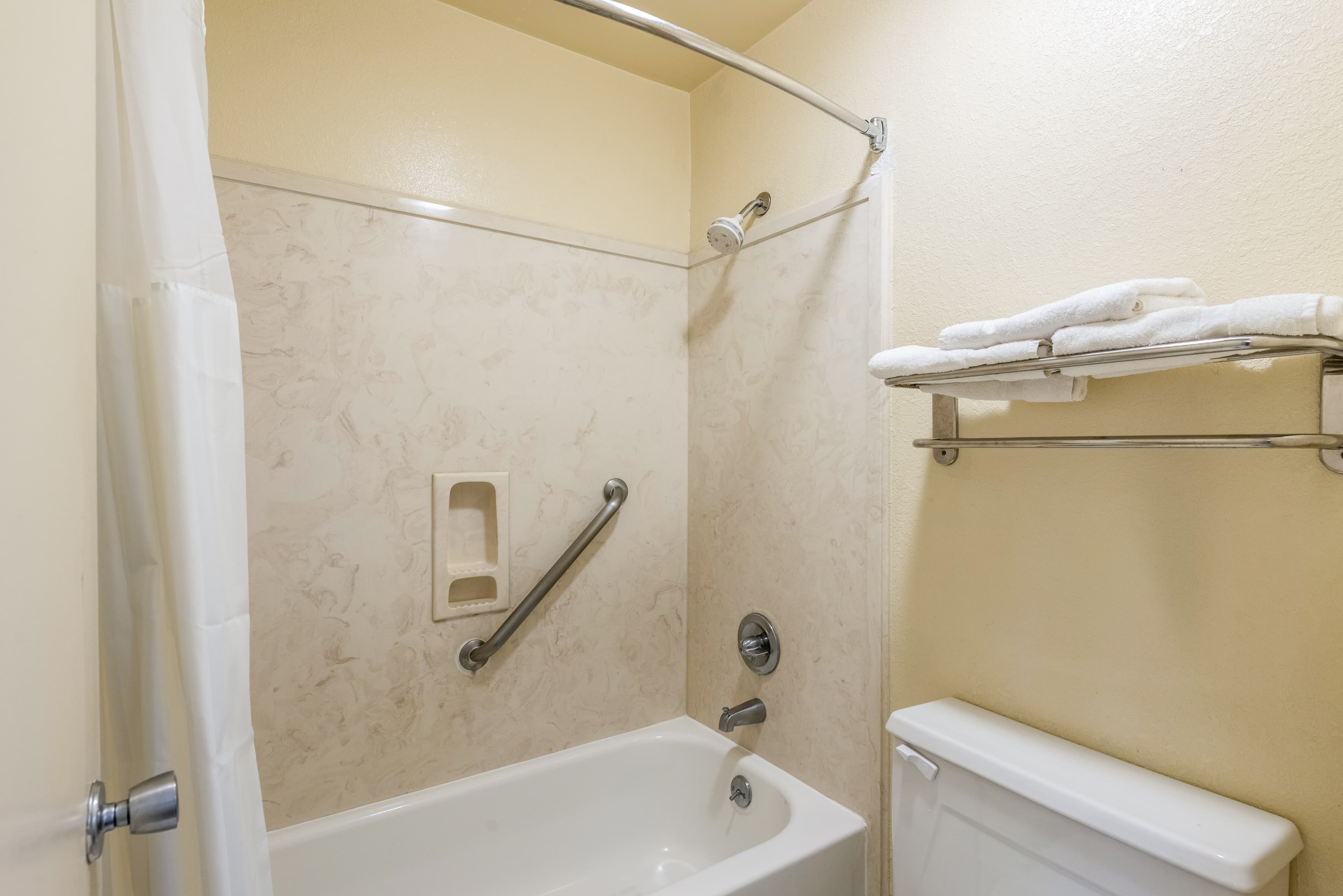 Econo Lodge Vicksburg — 17