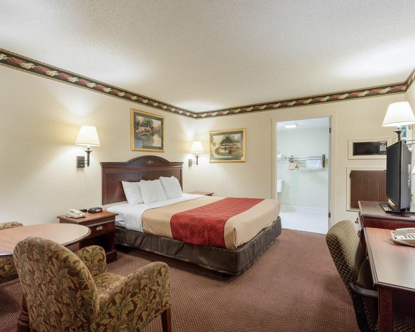 Econo Lodge Grenada — 6