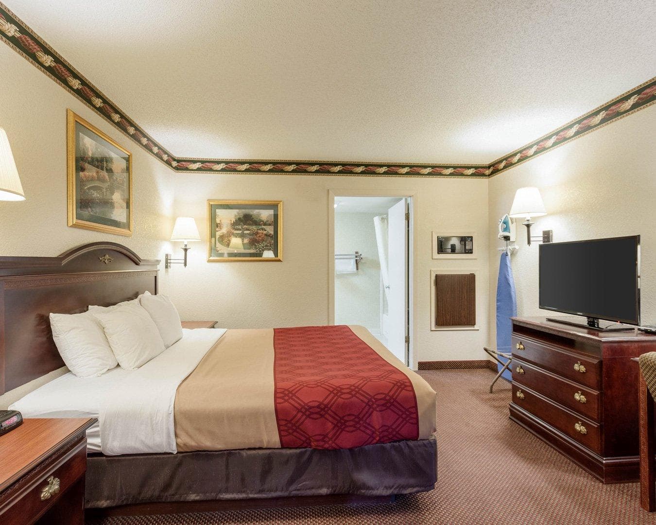 Econo Lodge Grenada — 7