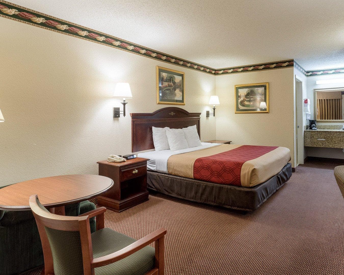 Econo Lodge Grenada — 12