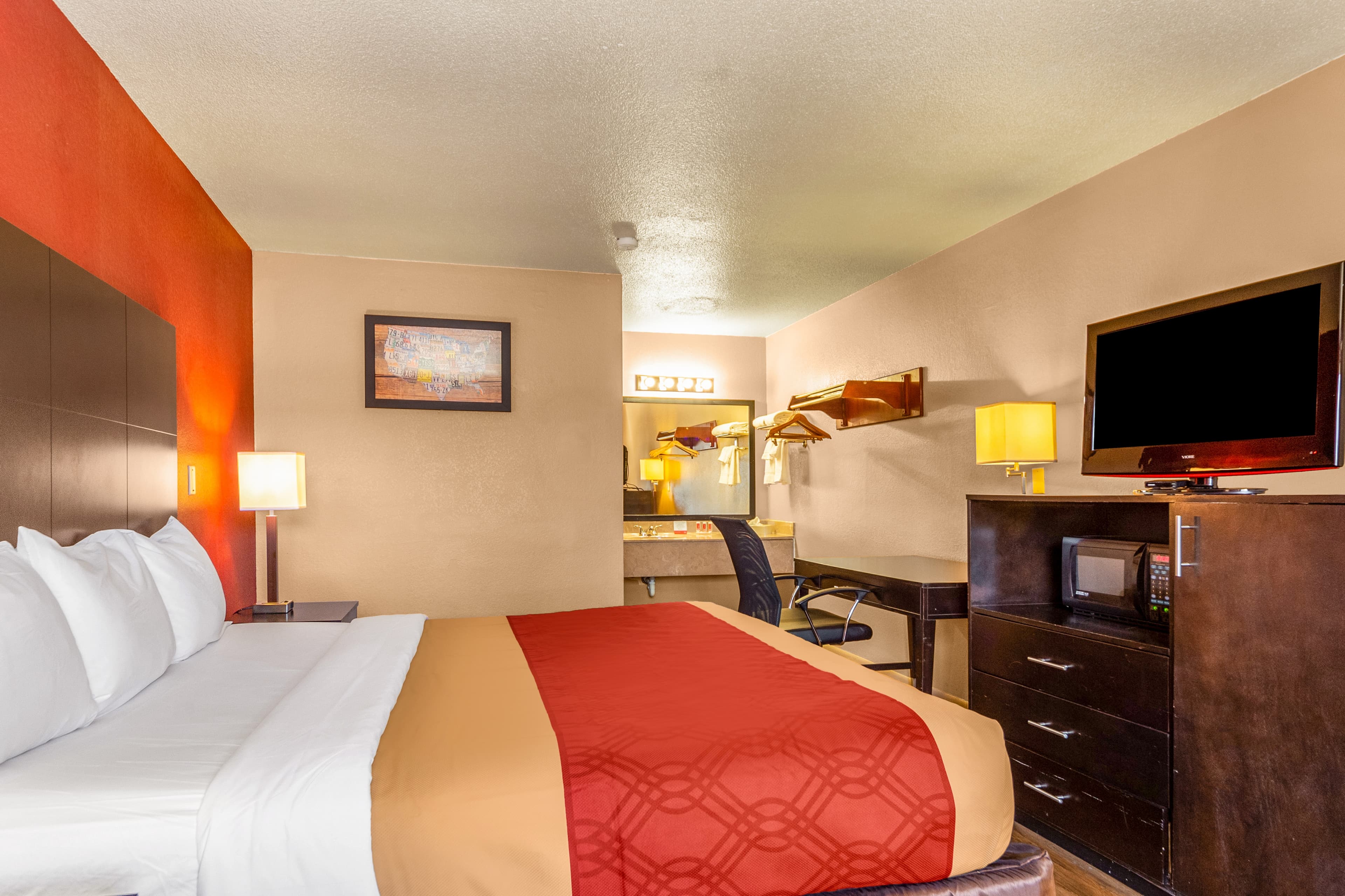 Econo Lodge Meridian South — 8