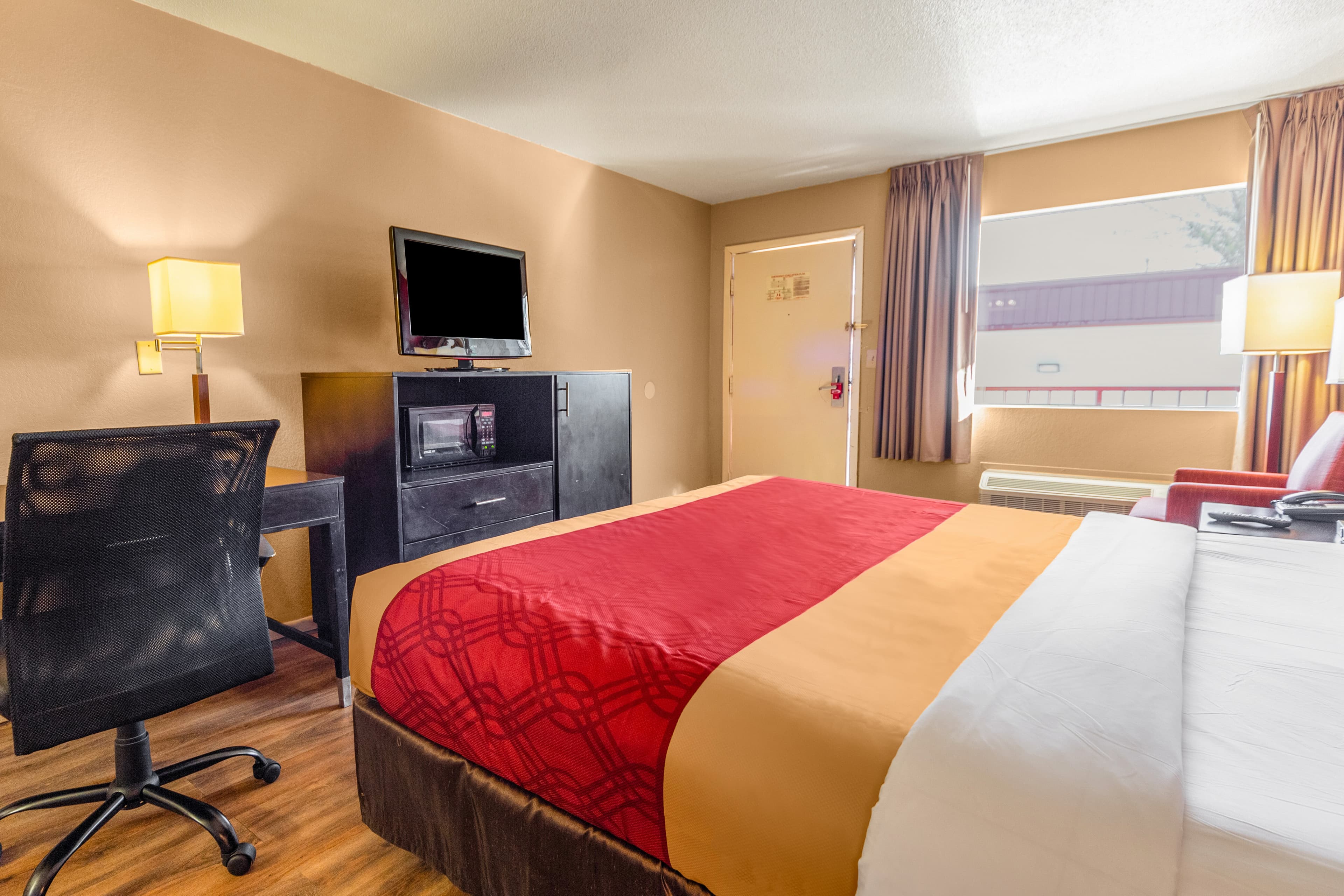 Econo Lodge Meridian South — 9