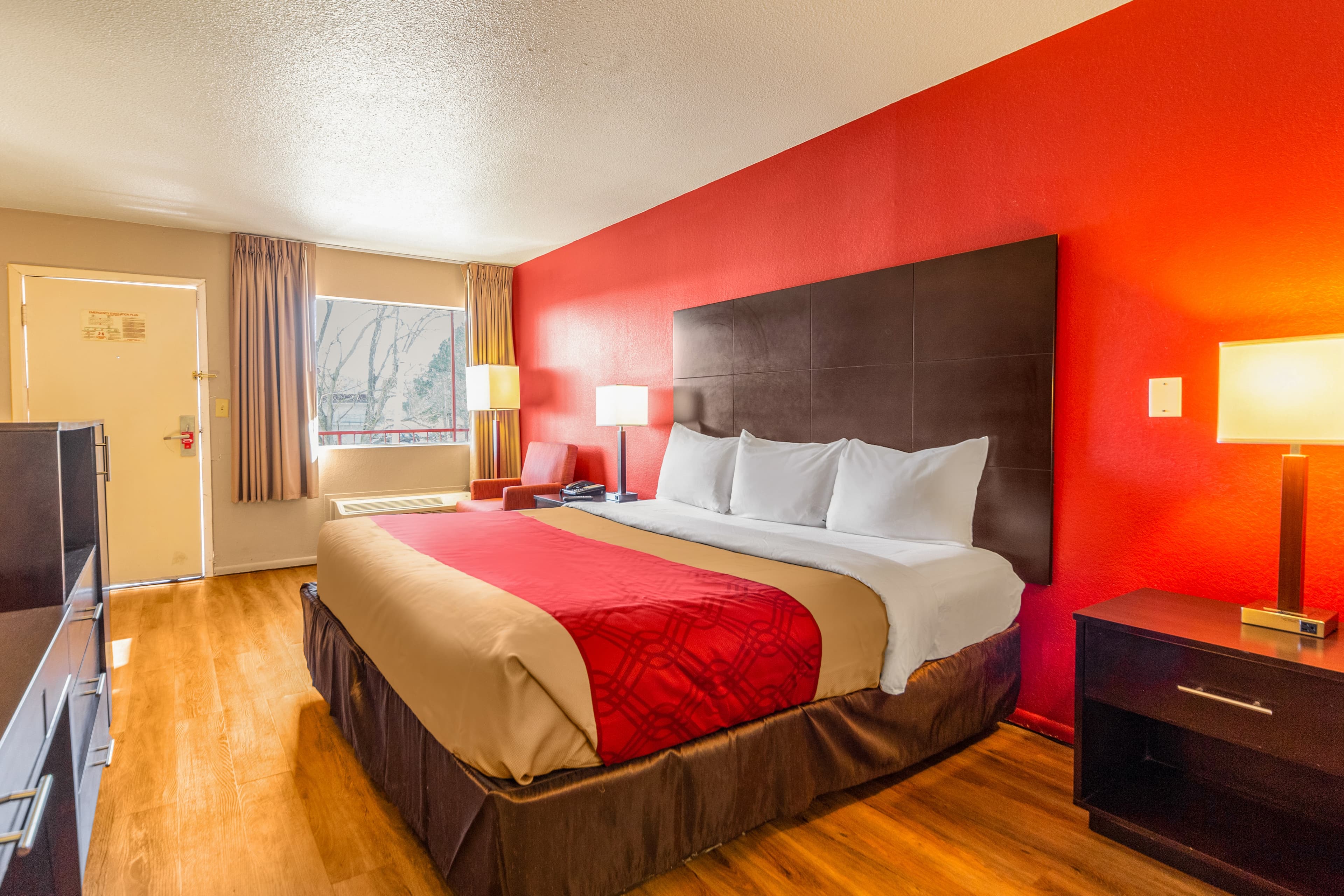 Econo Lodge Meridian South — 10