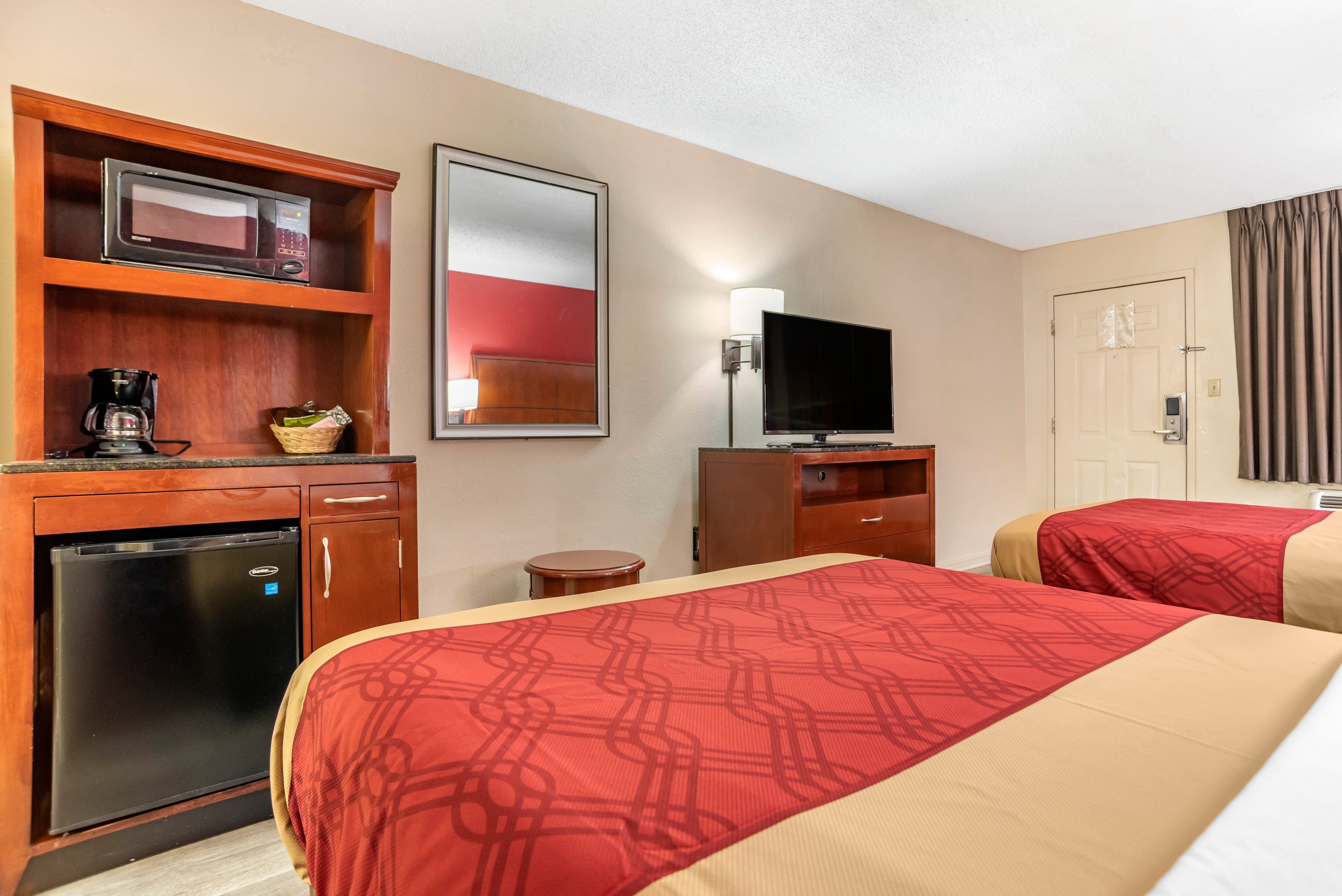 Econo Lodge Pearl - Jackson — 11