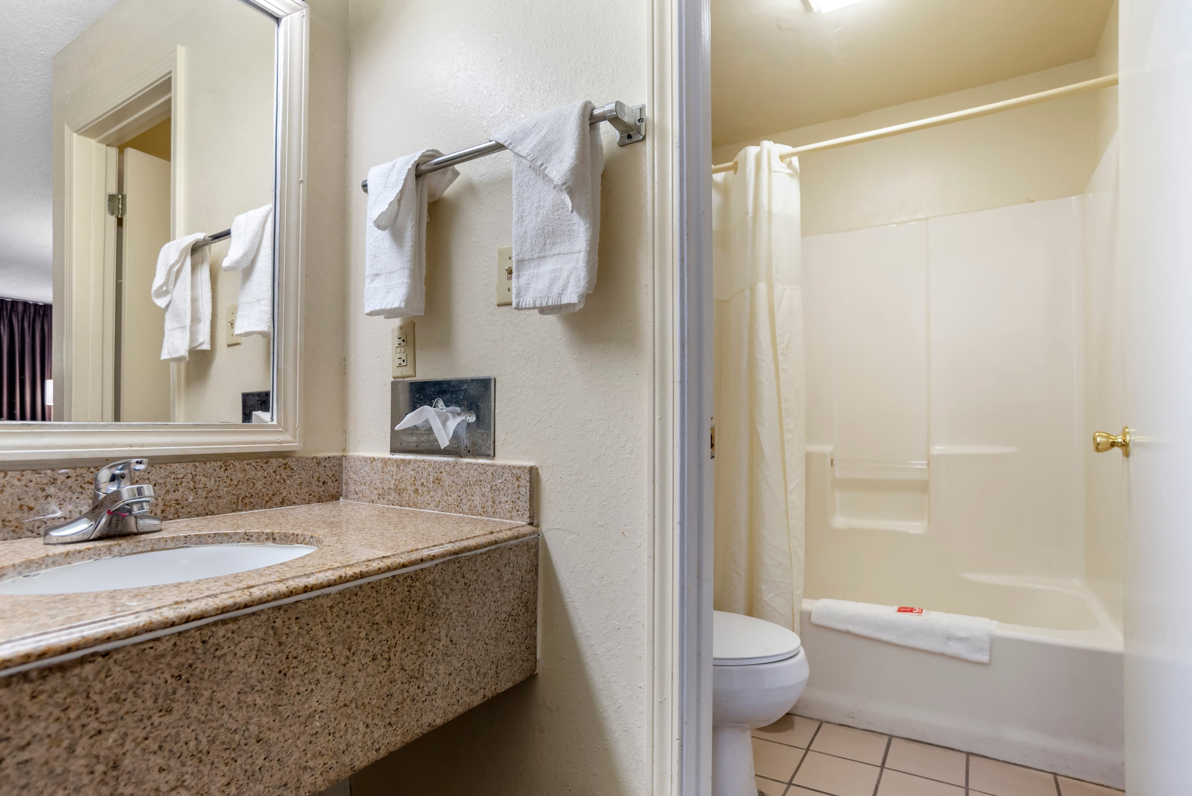 Econo Lodge Pearl - Jackson — 19