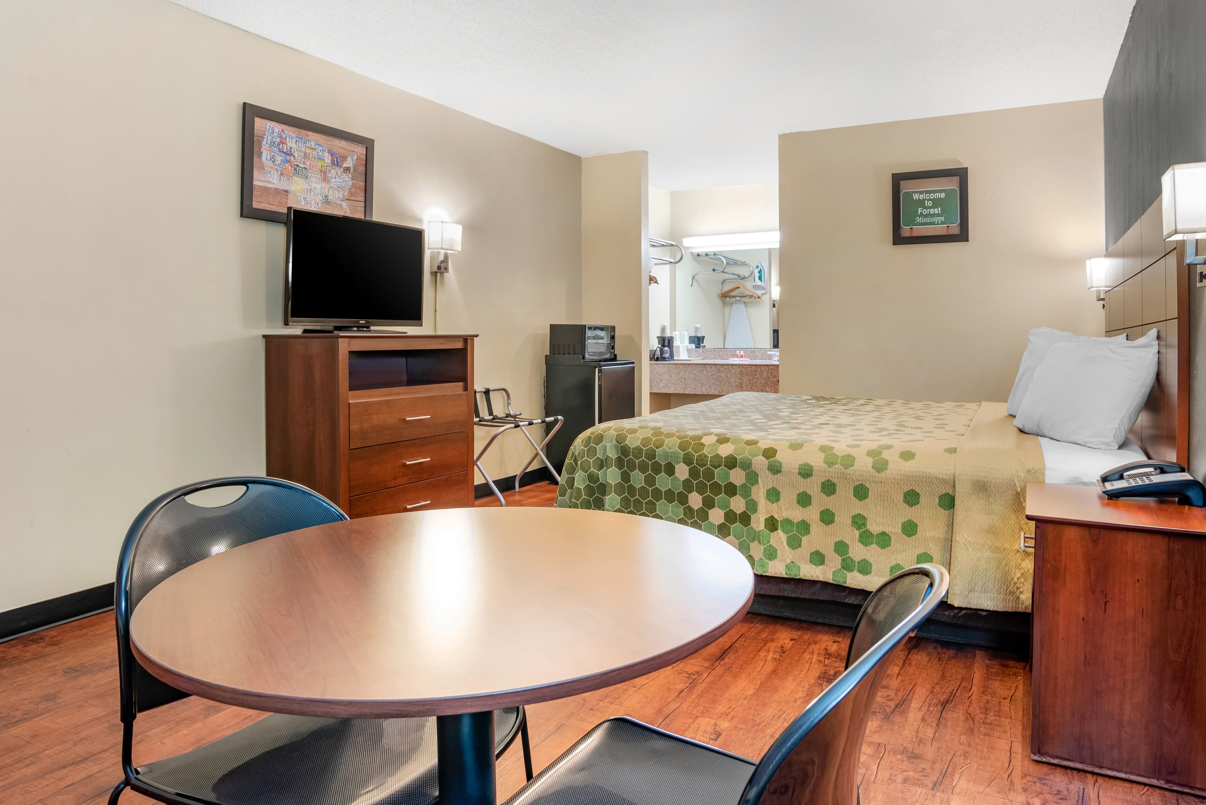 Econo Lodge Inn & Suites Forest — 7