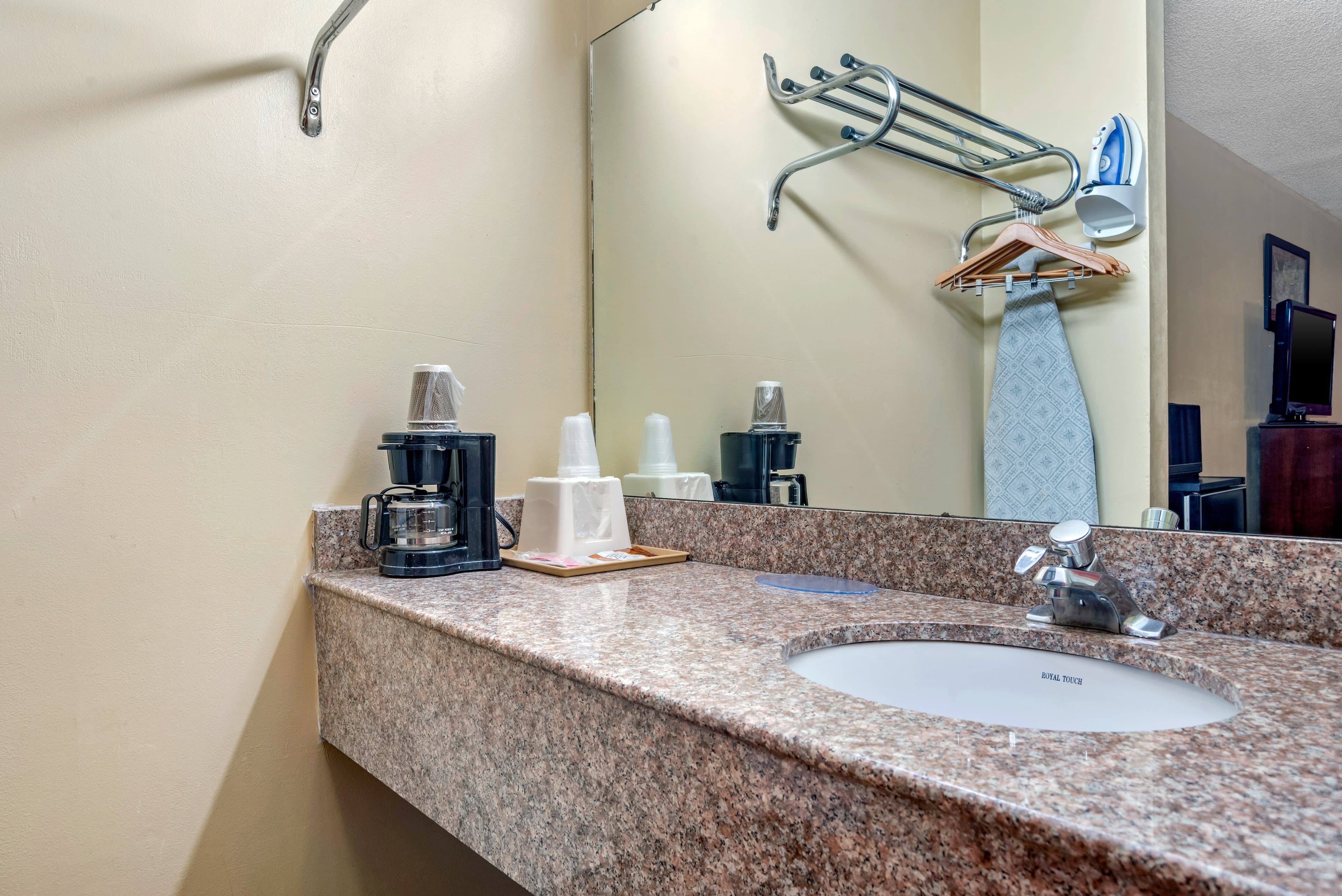 Econo Lodge Inn & Suites Forest — 19
