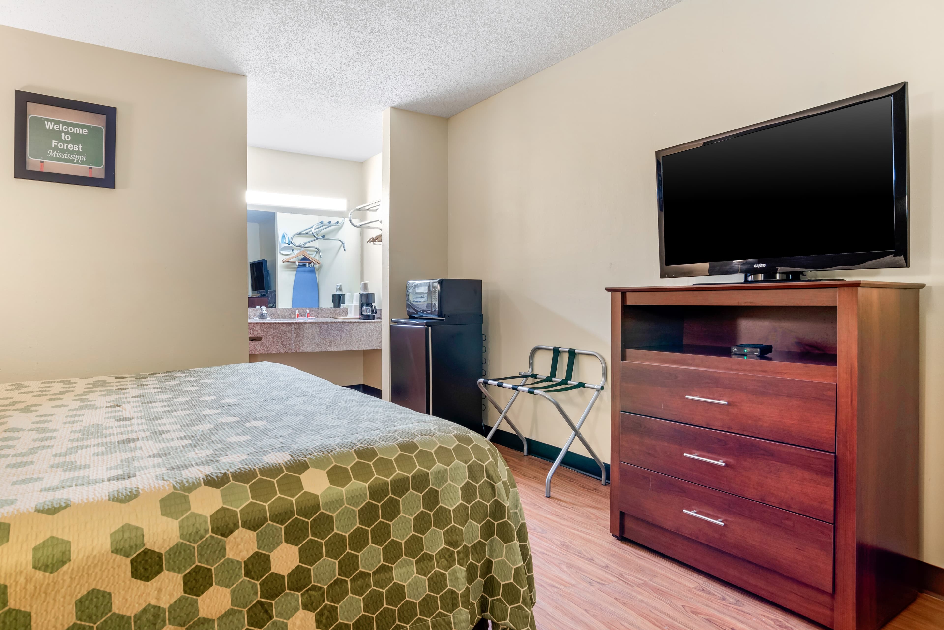 Econo Lodge Inn & Suites Forest — 27
