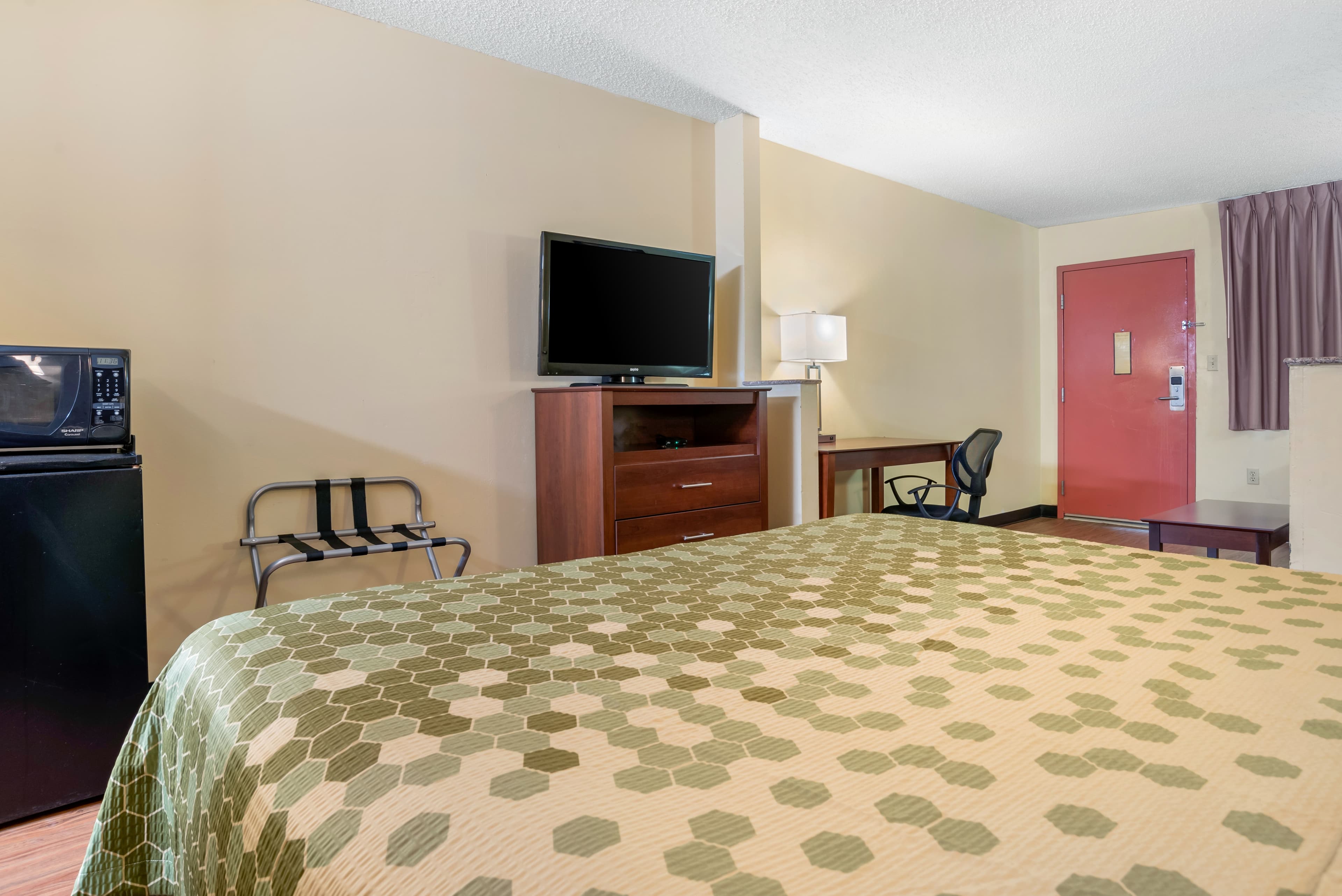 Econo Lodge Inn & Suites Forest — 30
