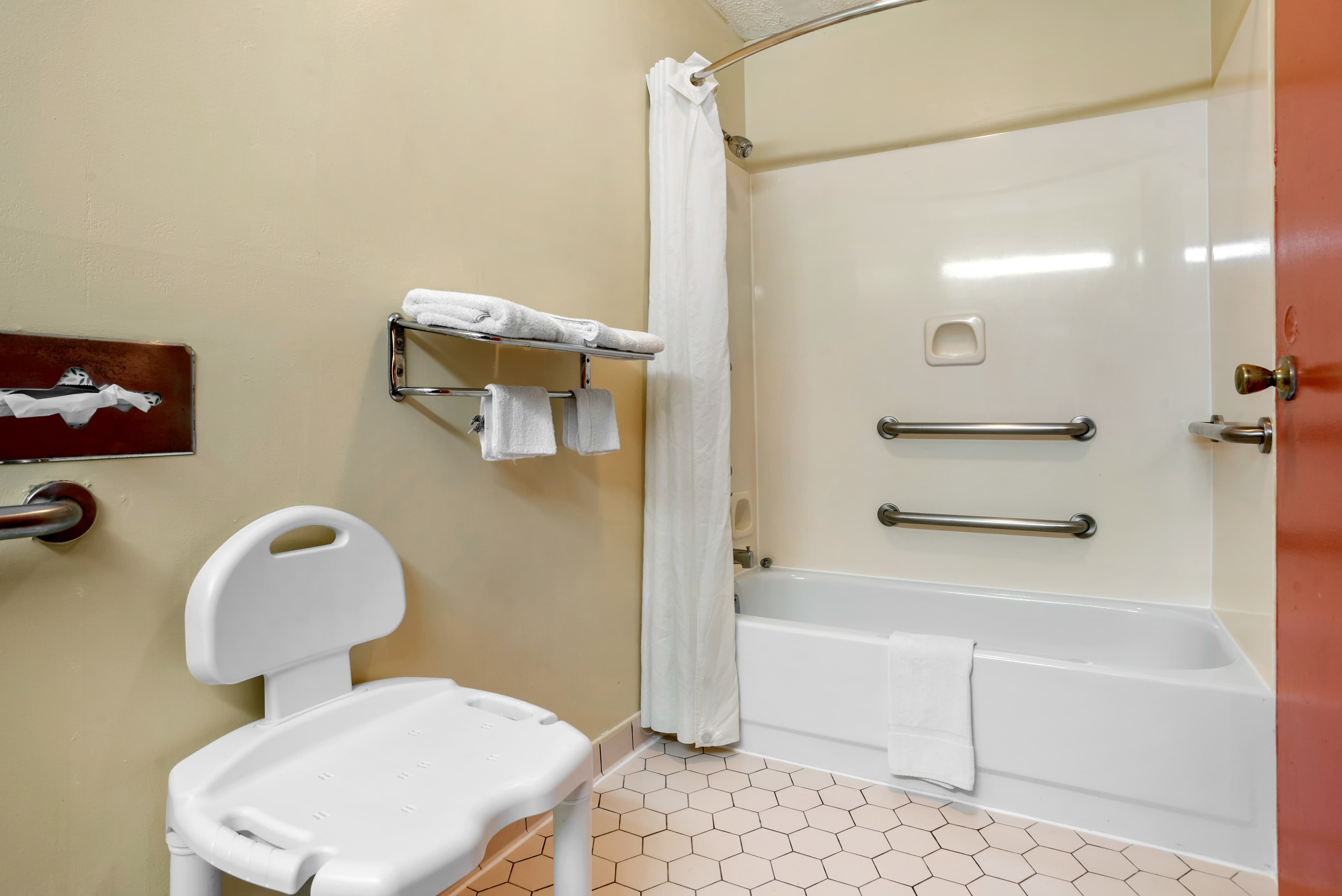 Econo Lodge Inn & Suites Forest — 5