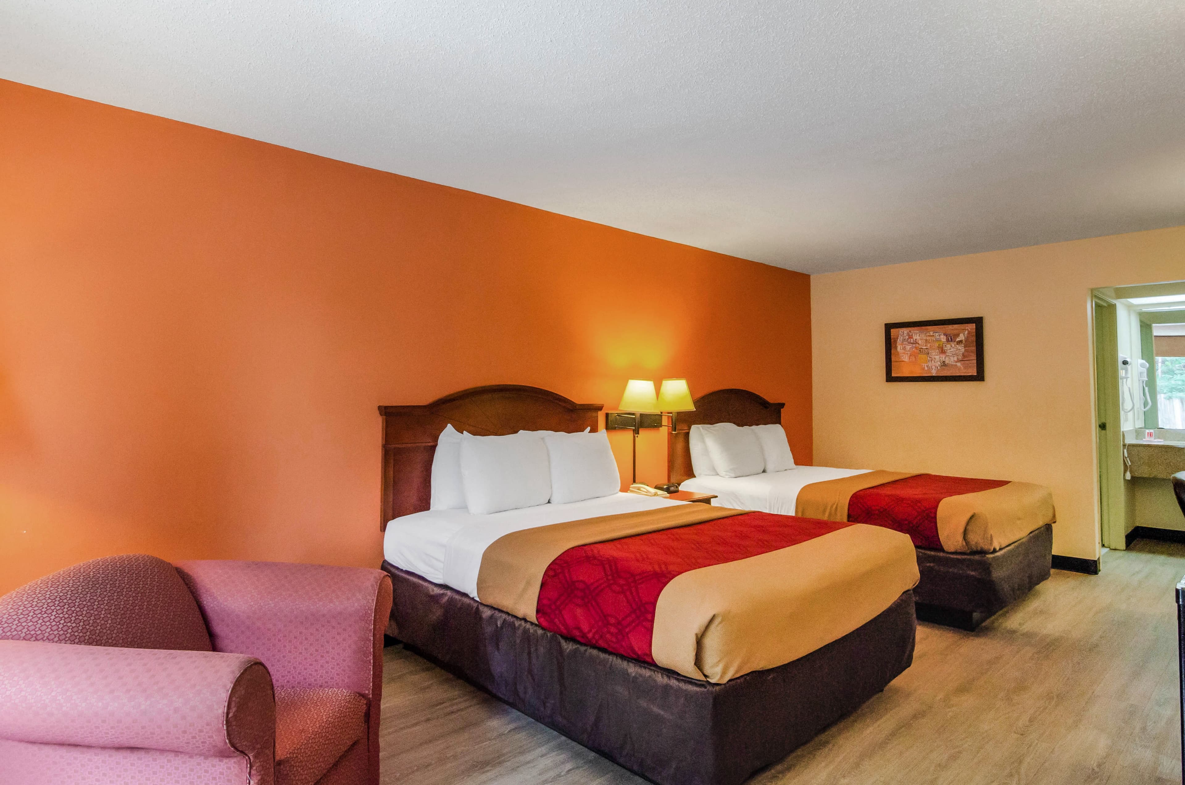 Econo Lodge Inn & Suites Gulfport Airport — 16