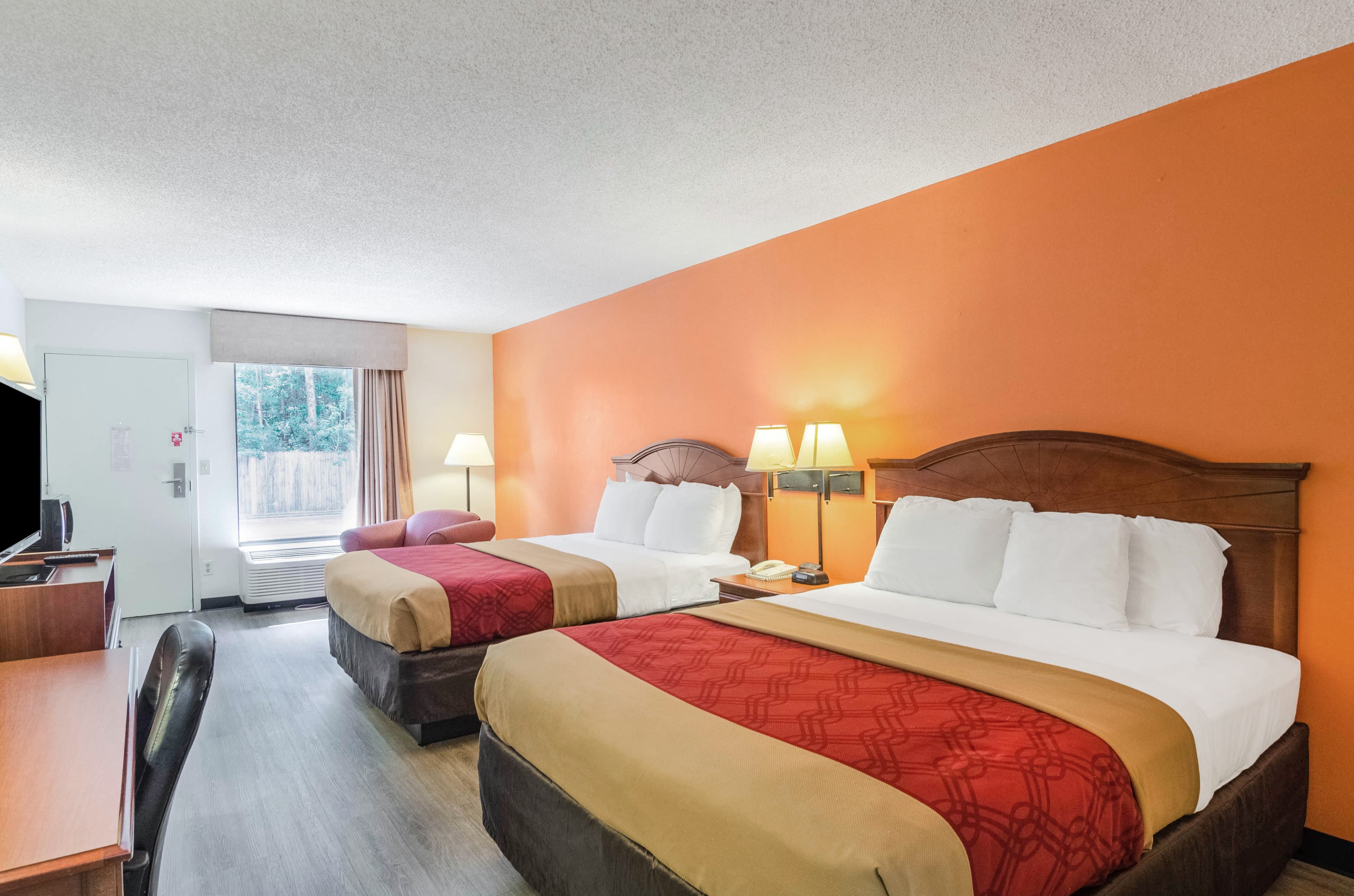 Econo Lodge Inn & Suites Gulfport Airport — 18