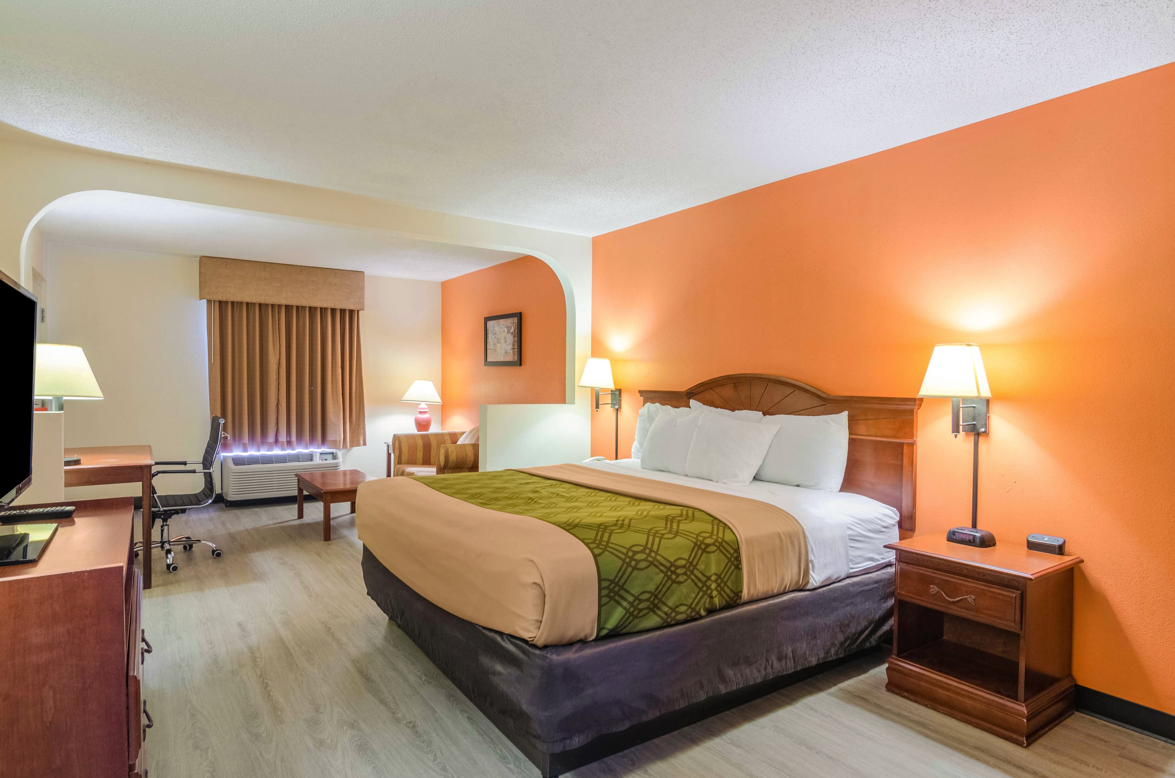 Econo Lodge Inn & Suites Gulfport Airport — 24
