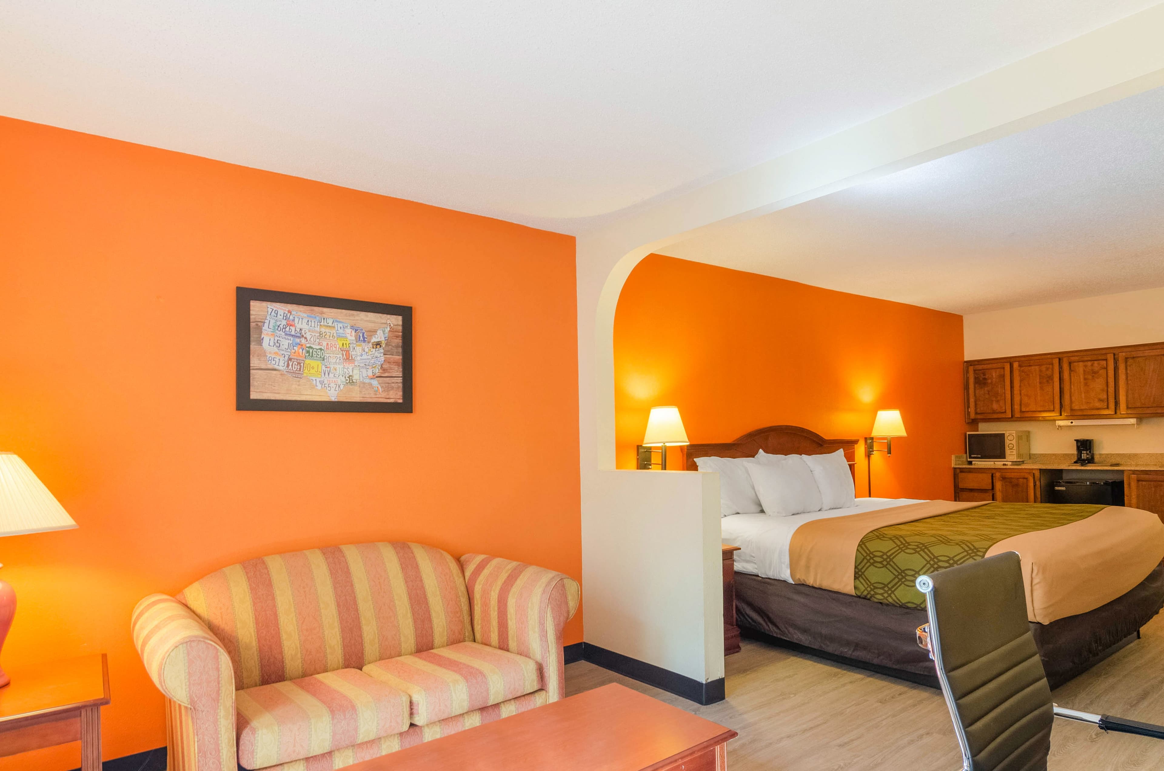 Econo Lodge Inn & Suites Gulfport Airport — 25