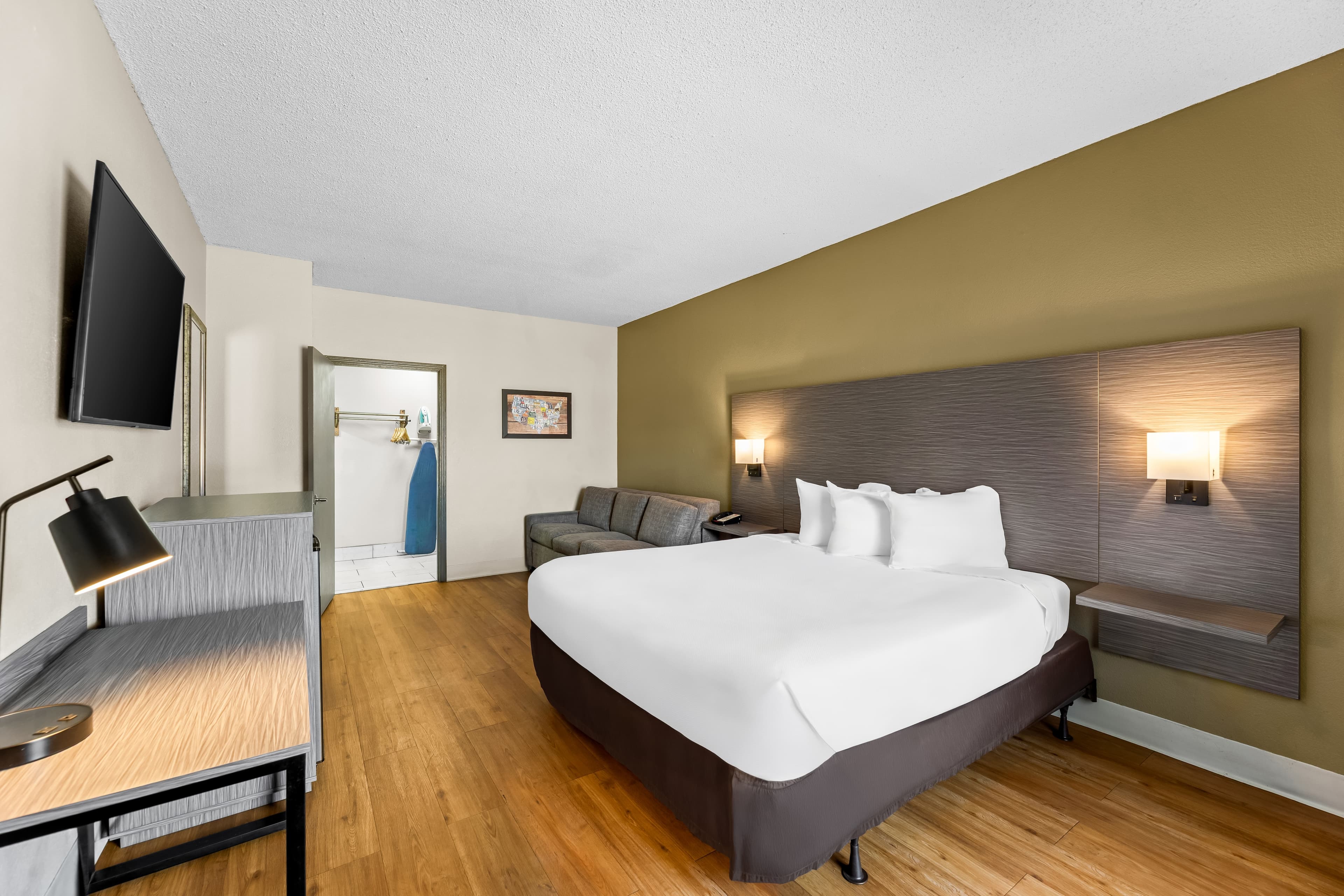 Econo Lodge Greenville — 8