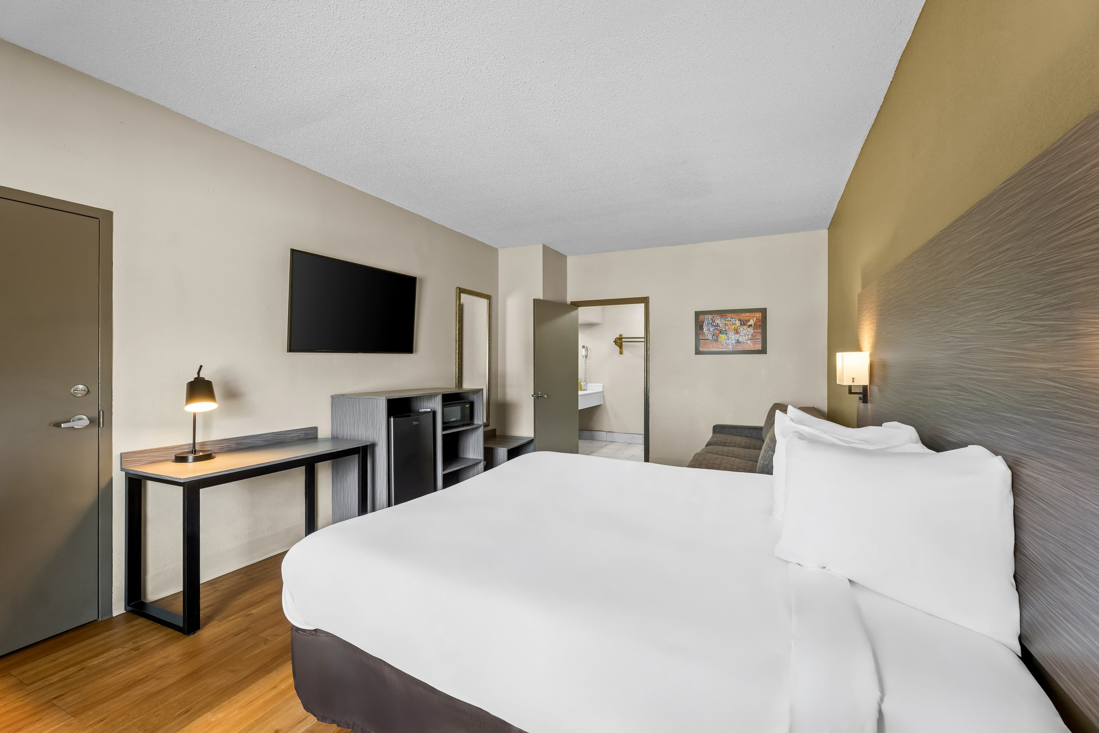 Econo Lodge Greenville — 9