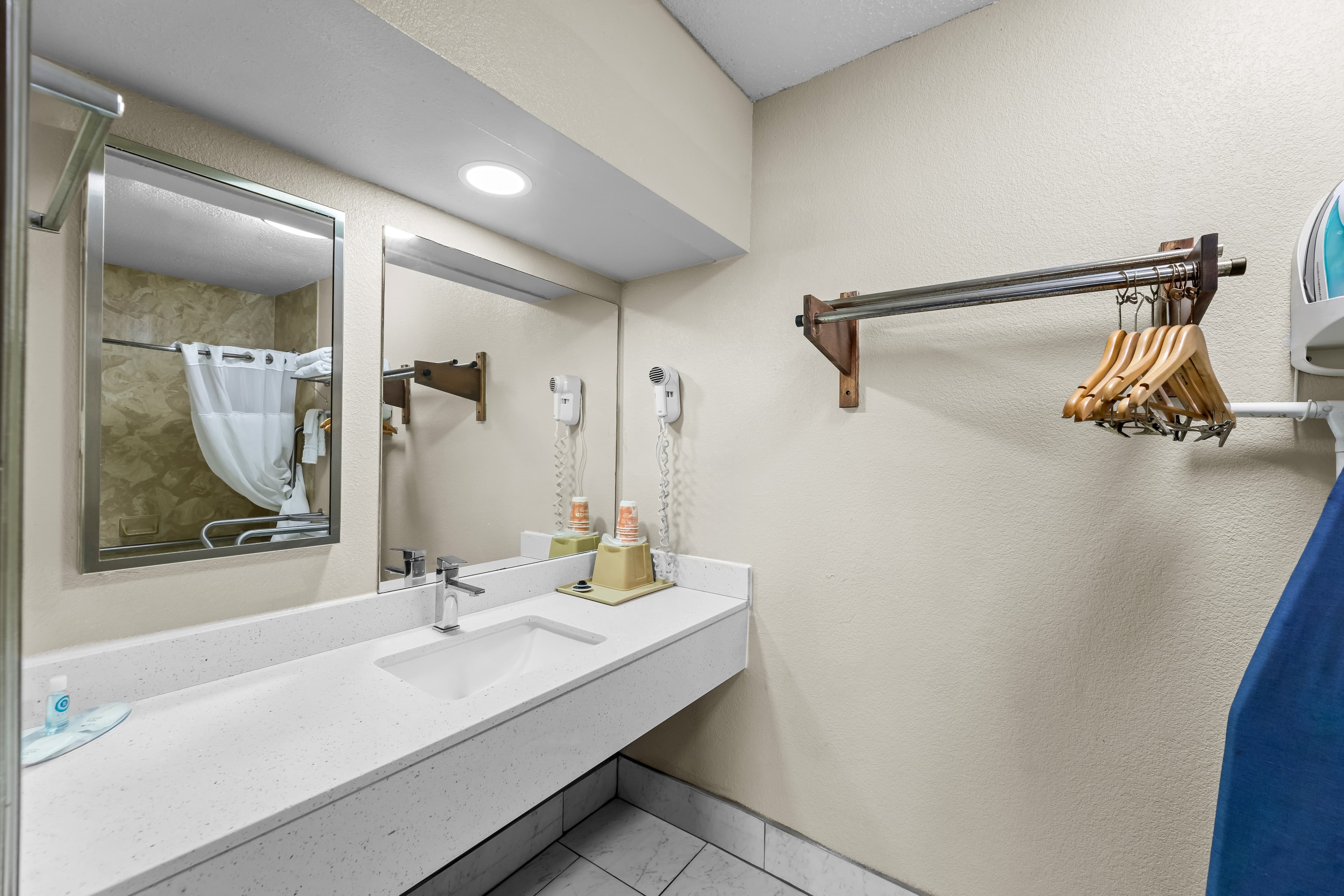 Econo Lodge Greenville — 12