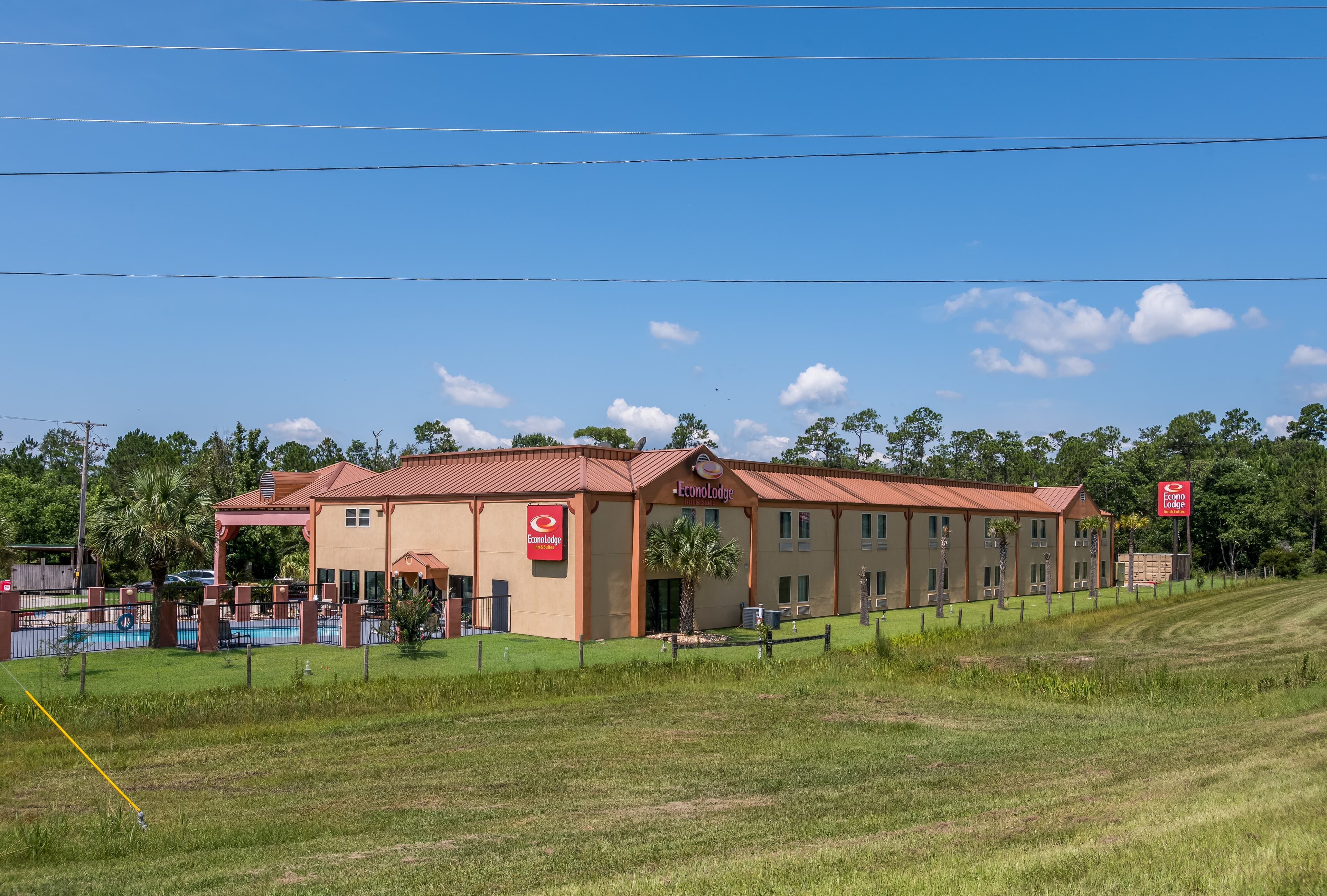 Econo Lodge Inn & Suites Diamondhead - Image 1