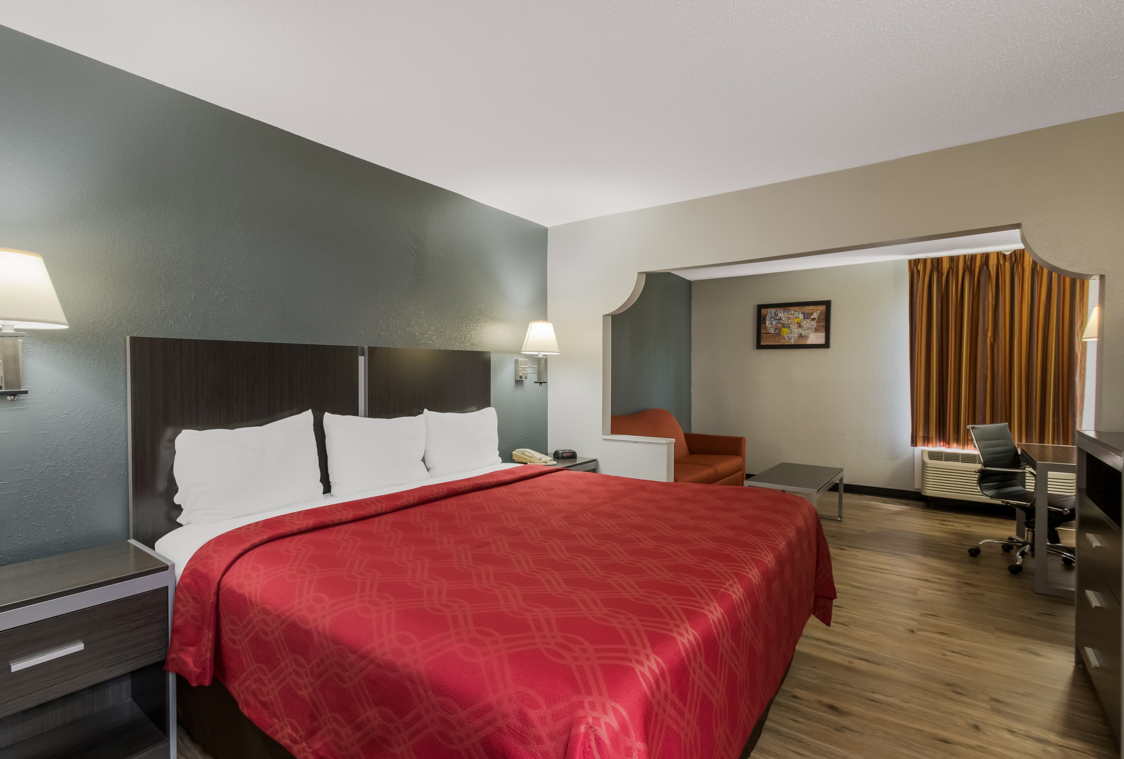 Econo Lodge Inn & Suites Diamondhead - Image 2