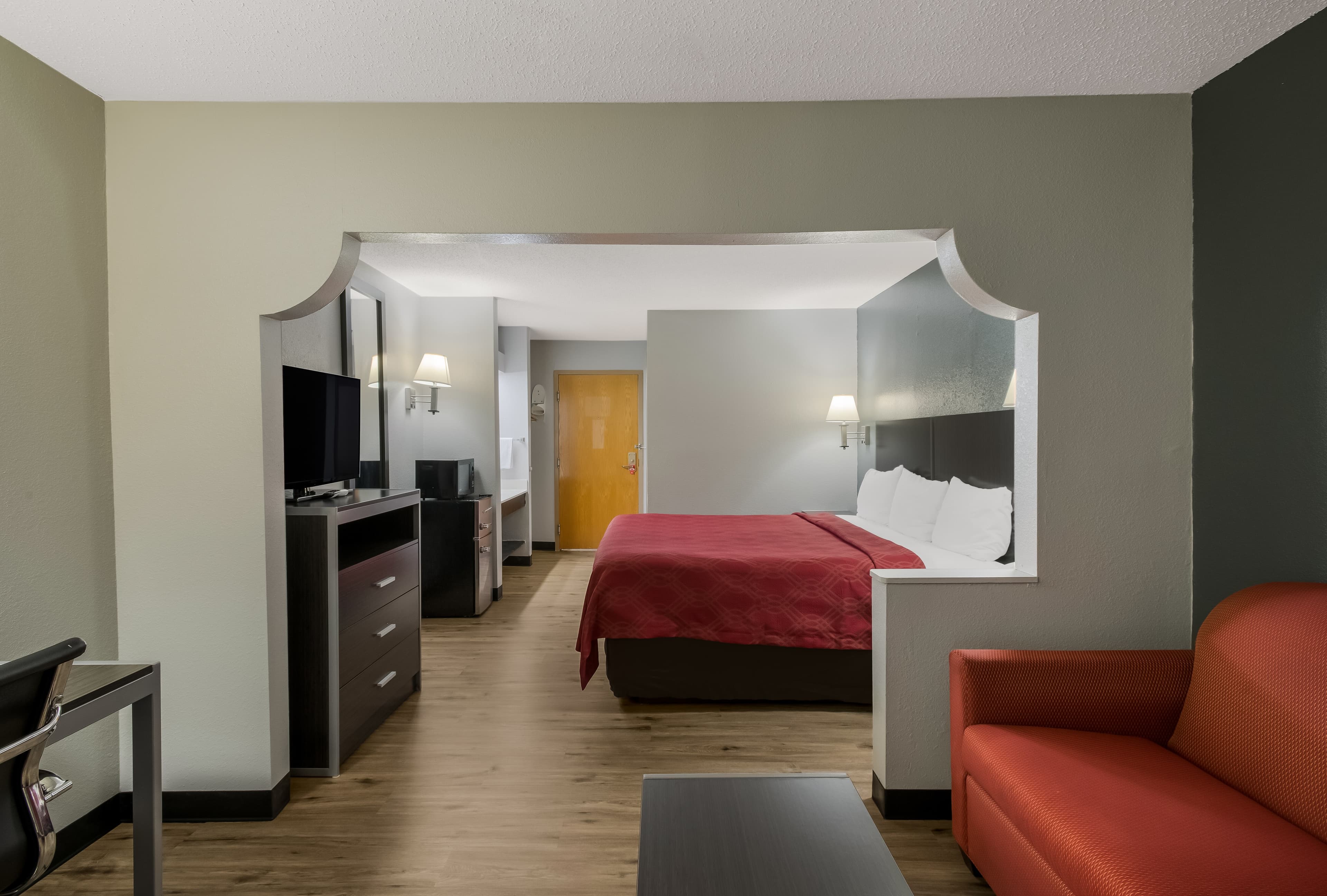 Econo Lodge Inn & Suites Diamondhead - Image 3