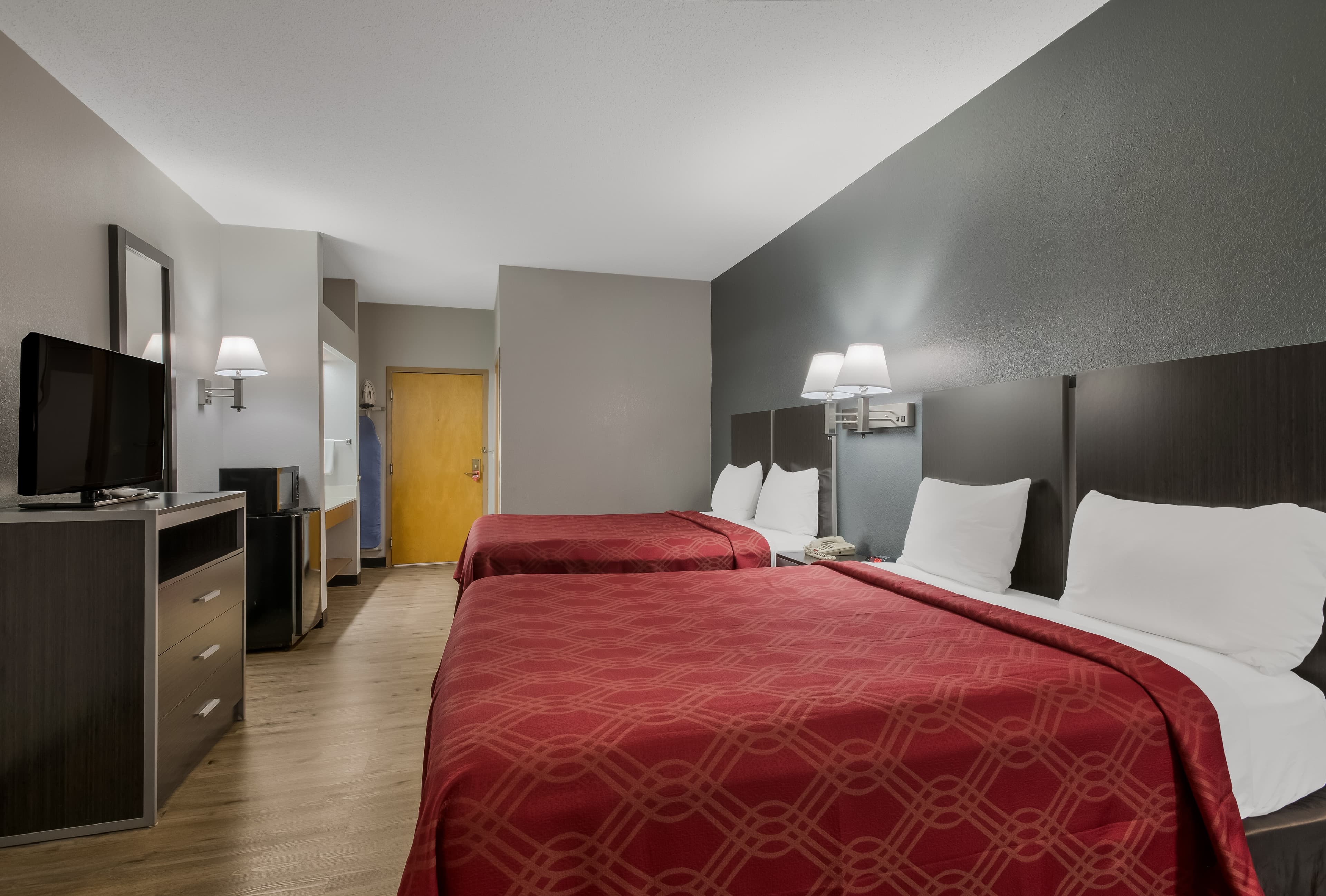 Econo Lodge Inn & Suites Diamondhead — 7