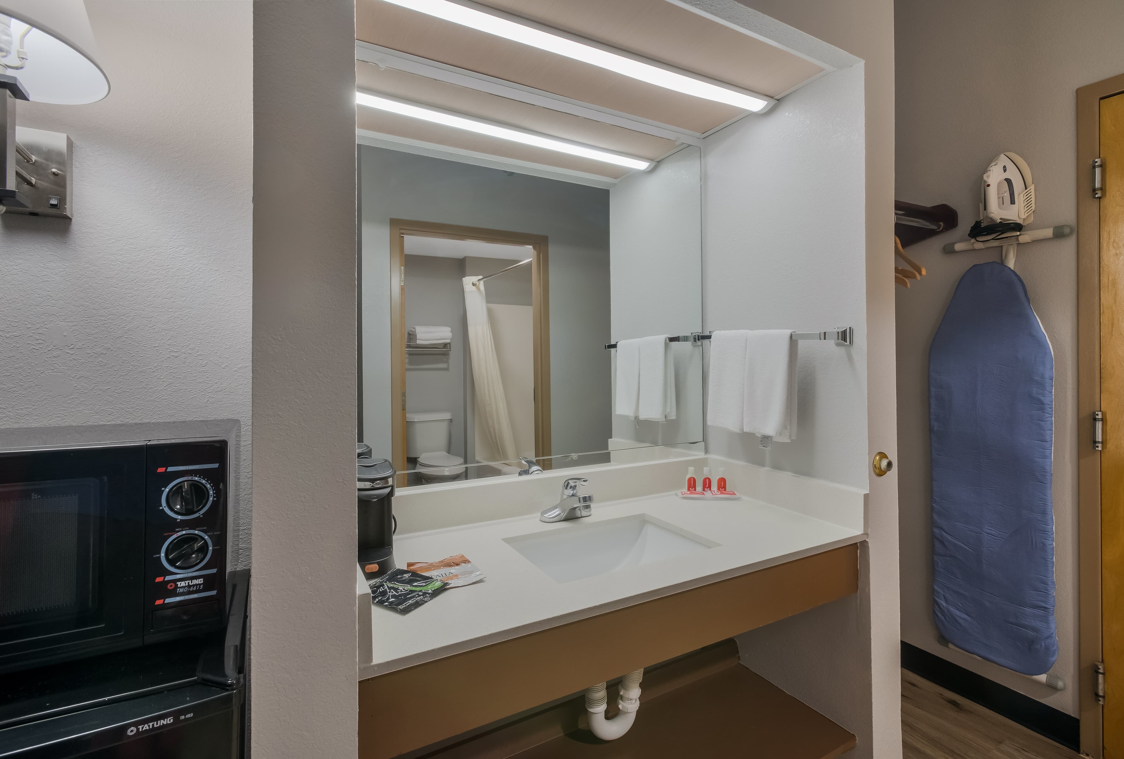 Econo Lodge Inn & Suites Diamondhead — 8