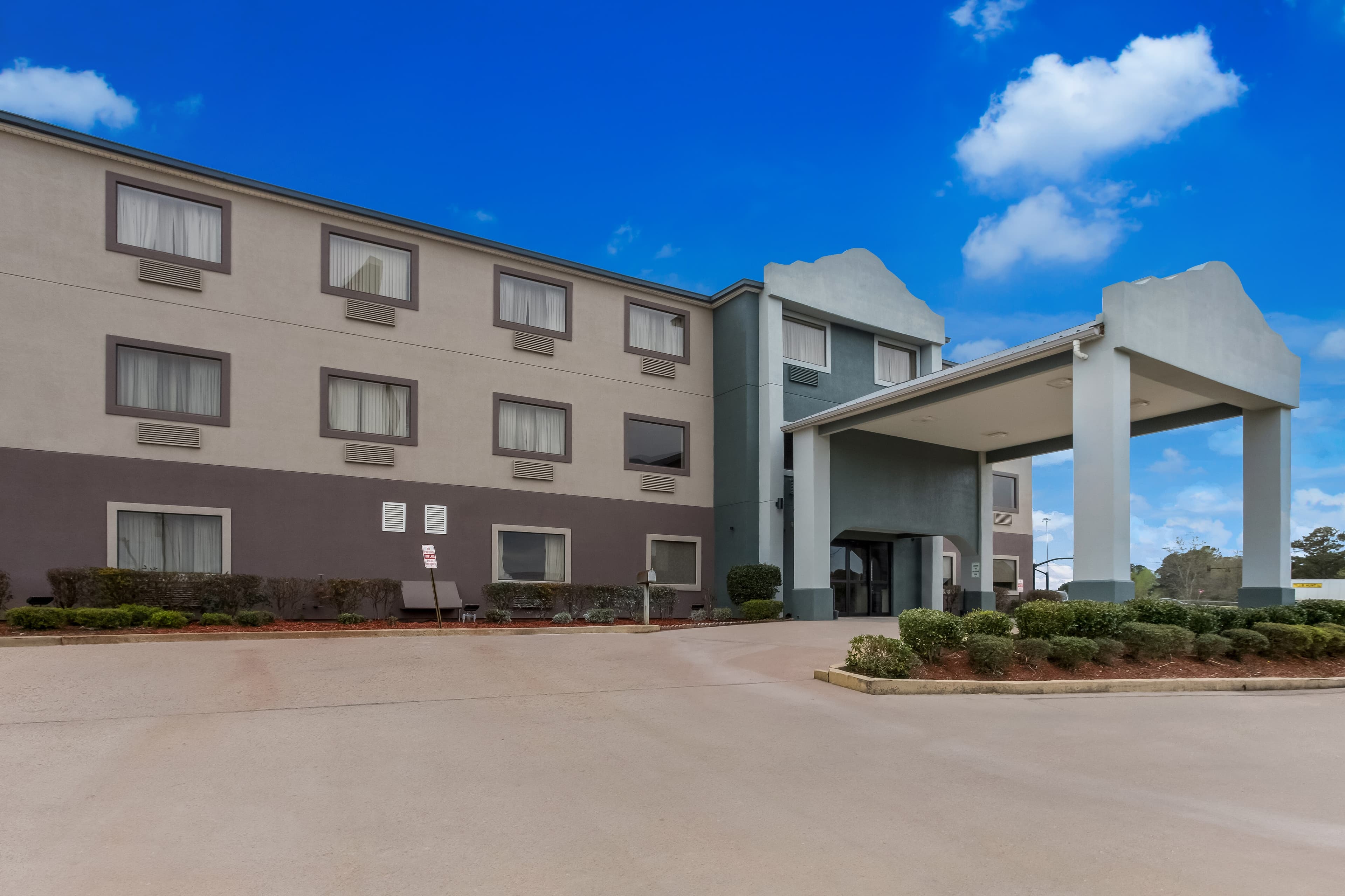 Quality Inn & Suites Pearl-Jackson - Image 1
