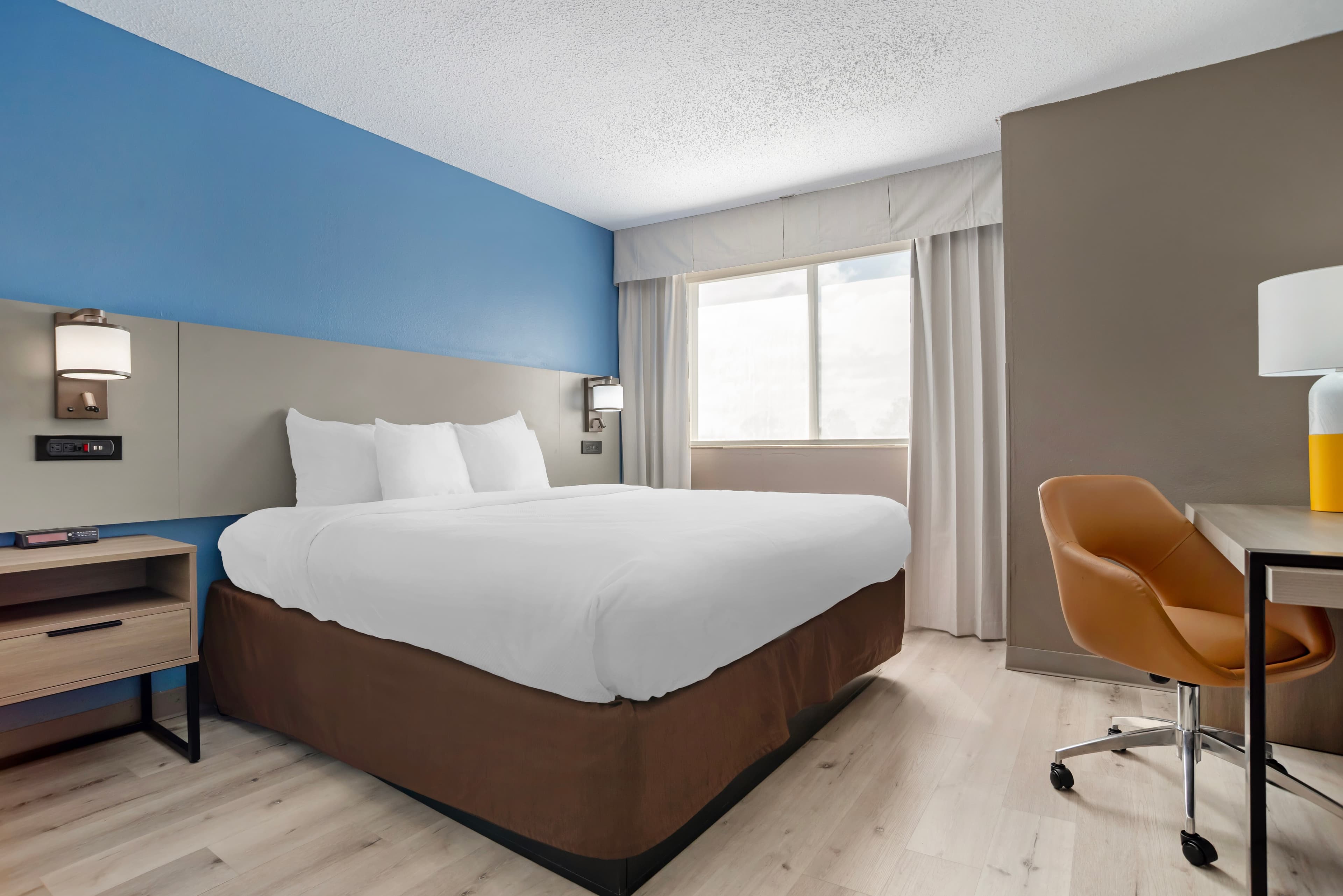 Comfort Inn & Suites Crystal Inn Sportsplex — 8