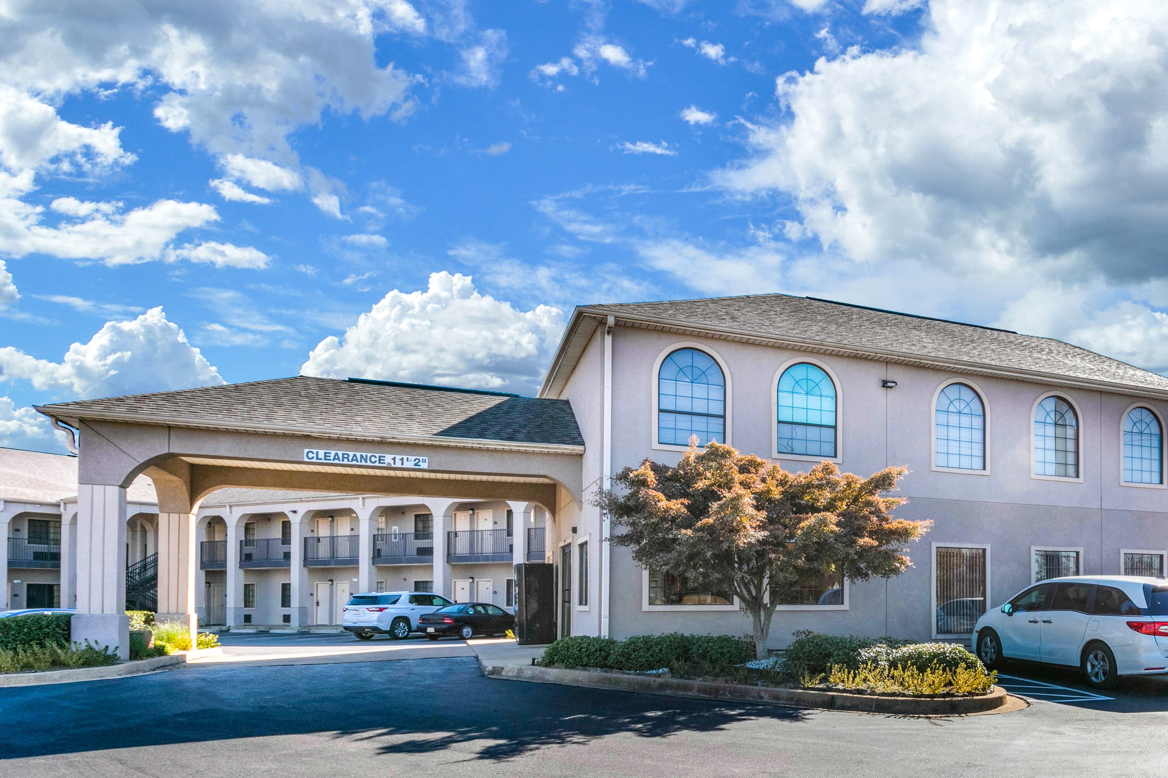 Econo Lodge Inn and Suites Horn Lake - Southhaven - Image 1