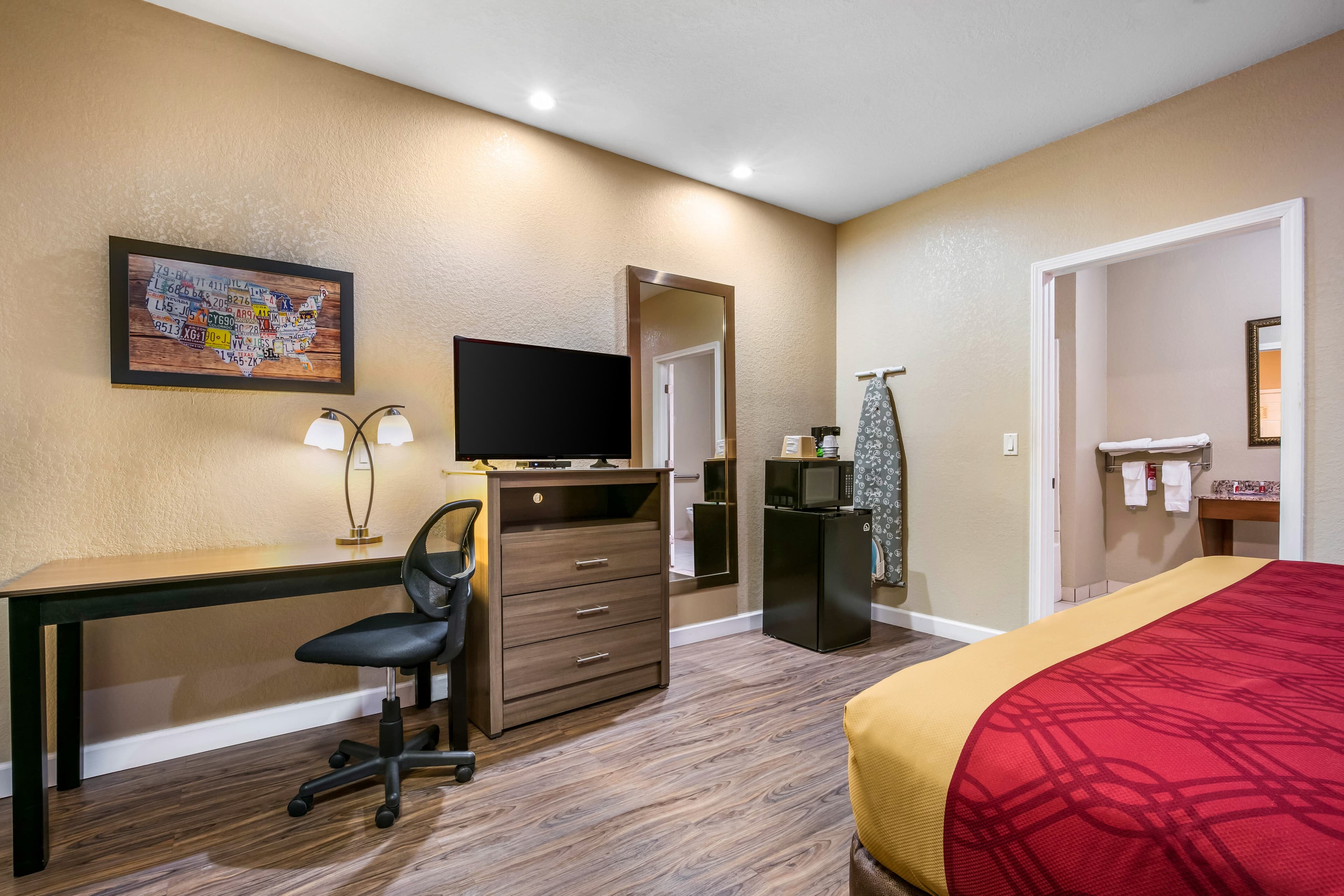 Econo Lodge Inn and Suites Horn Lake - Southhaven - Image 3
