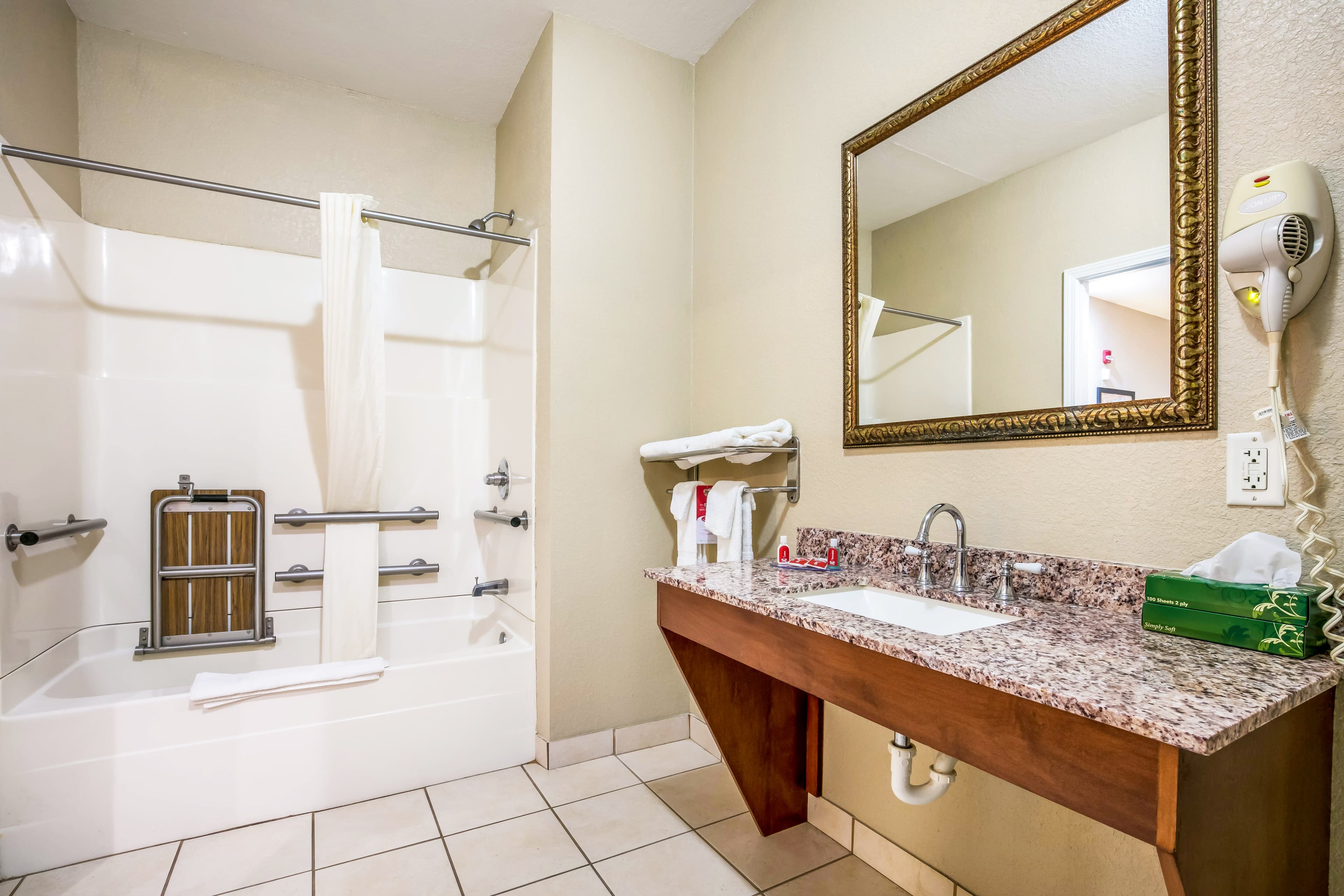 Econo Lodge Inn and Suites Horn Lake - Southhaven - Image 4