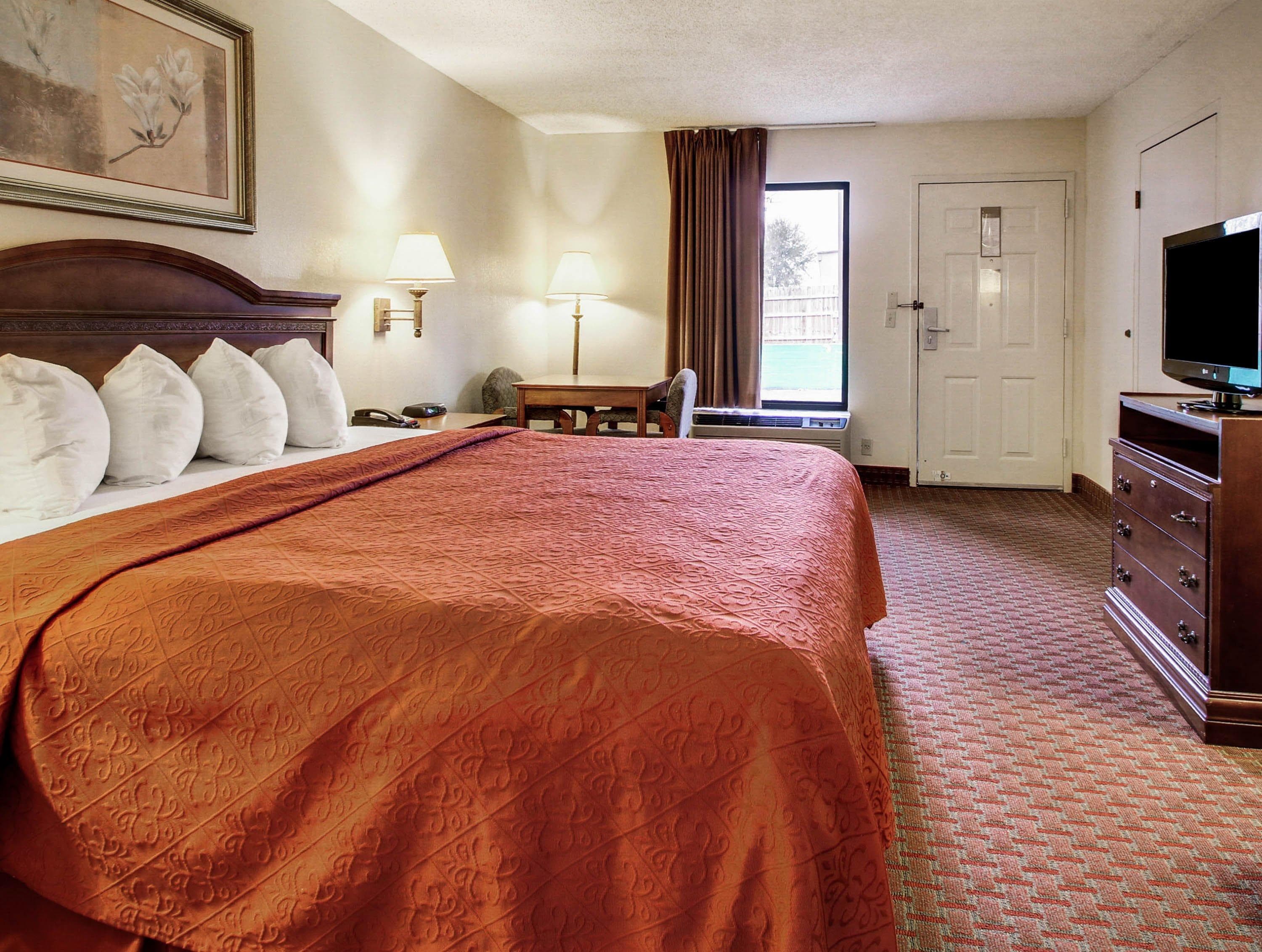 Quality Inn & Suites Clinton - Jackson West - Image 2
